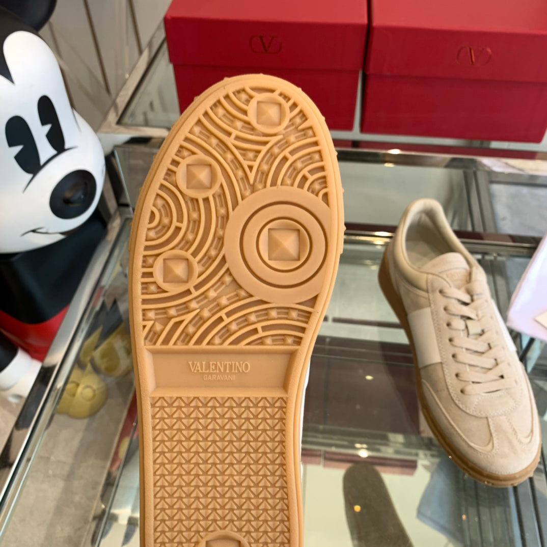 LuxluxHouse Best Quality Shoes Valentino