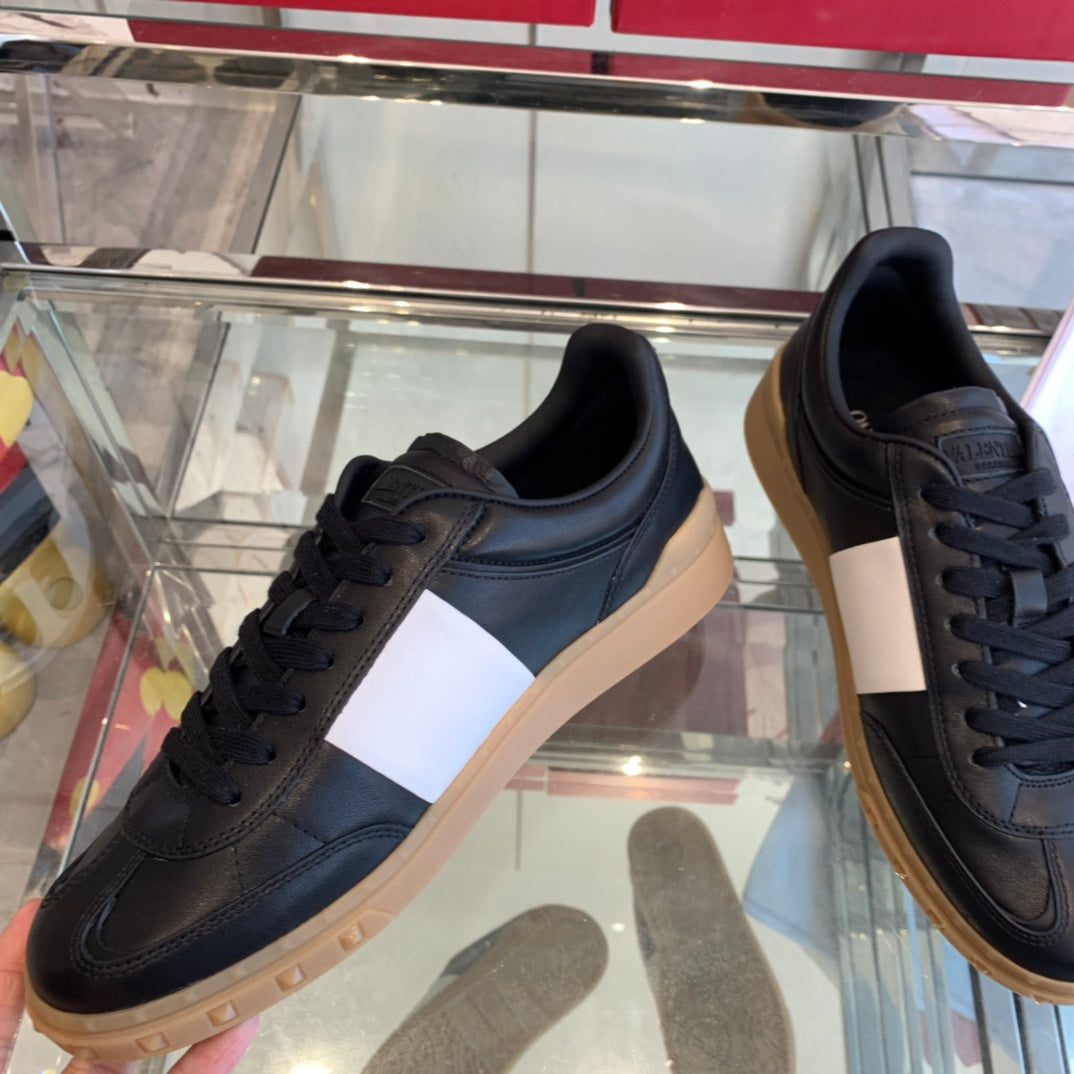 LuxluxHouse Best Quality Shoes Valentino