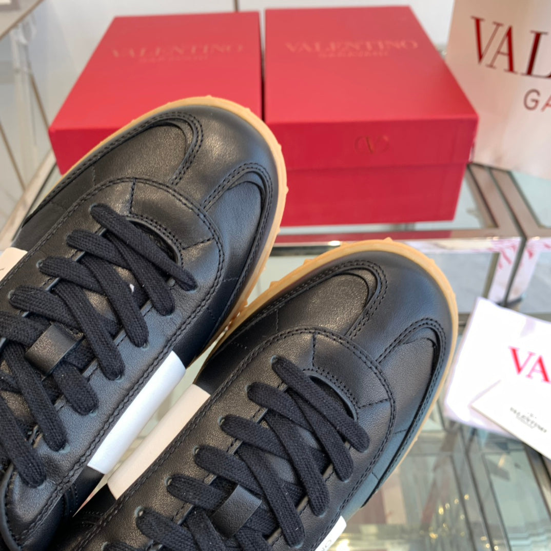 LuxluxHouse Best Quality Shoes Valentino