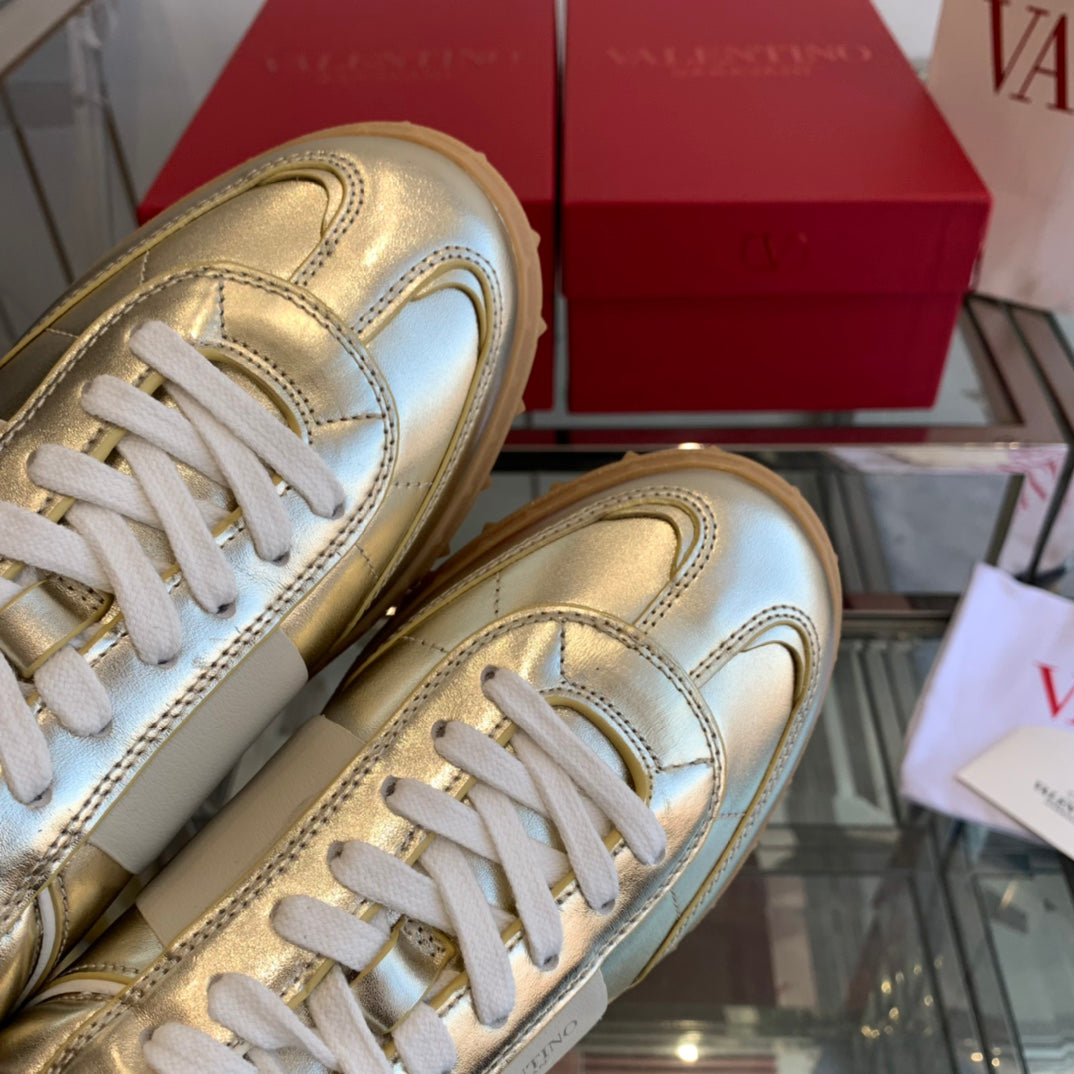 LuxluxHouse Best Quality Shoes Valentino