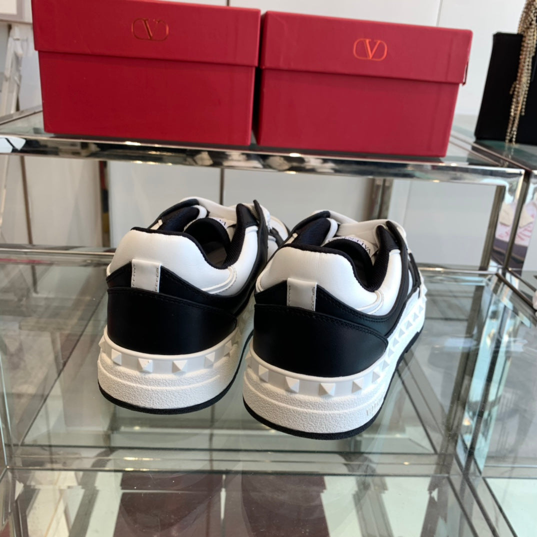 LuxluxHouse Best Quality Shoes Valentino