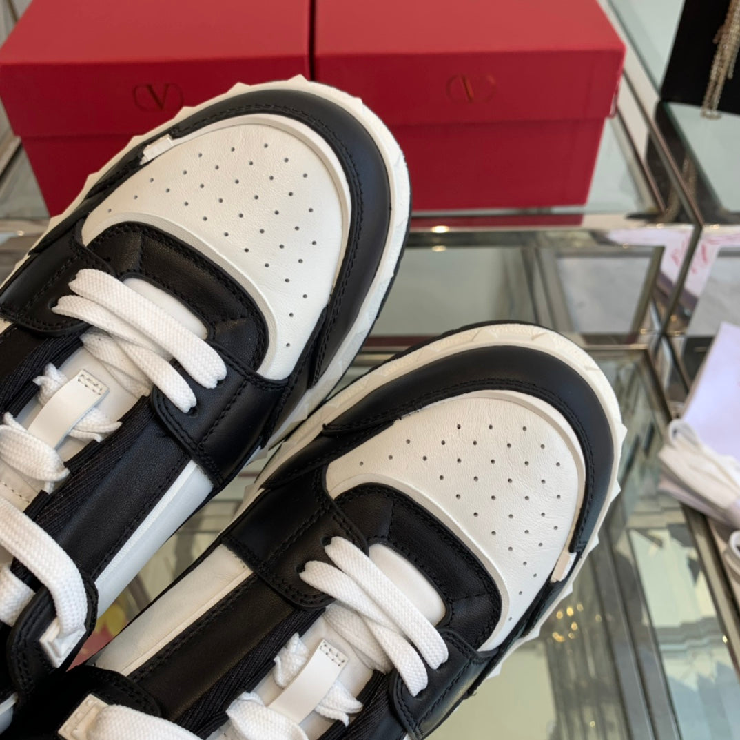 LuxluxHouse Best Quality Shoes Valentino