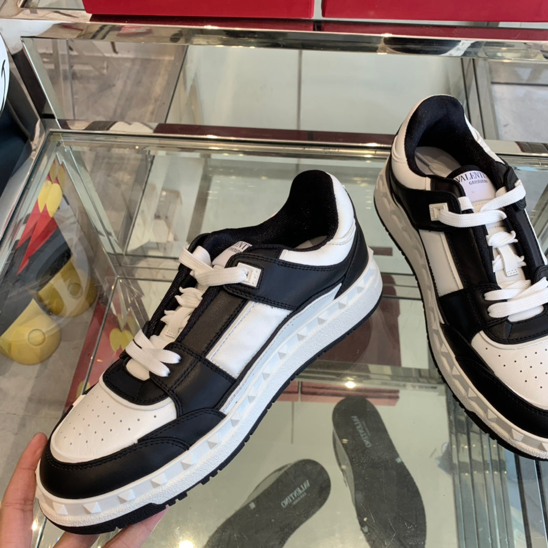 LuxluxHouse Best Quality Shoes Valentino