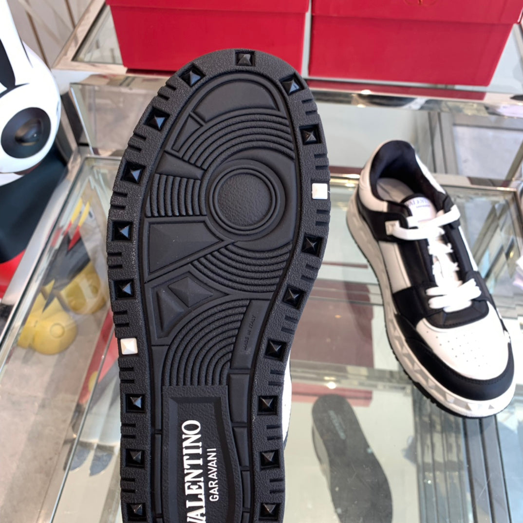 LuxluxHouse Best Quality Shoes Valentino