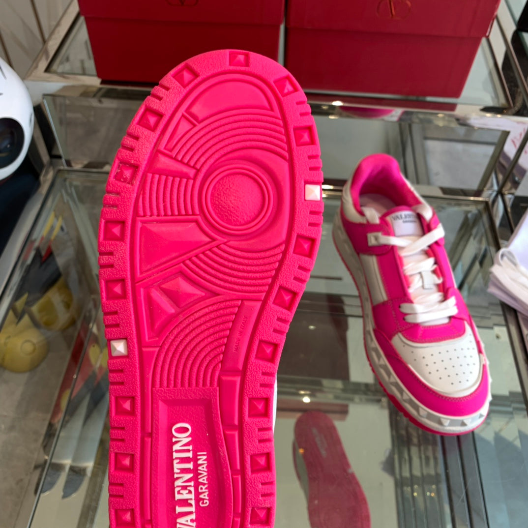 LuxluxHouse Best Quality Shoes Valentino