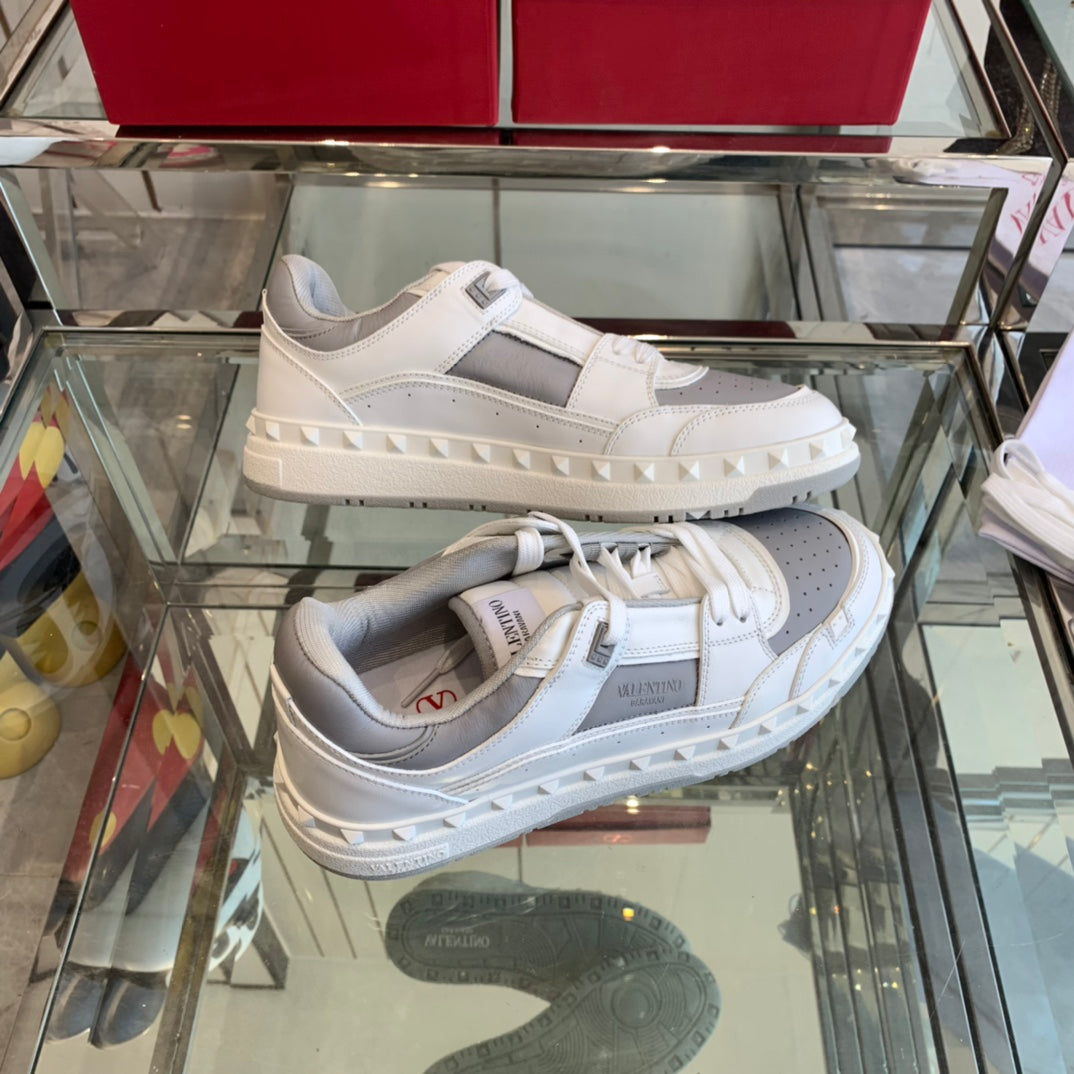 LuxluxHouse Best Quality Shoes Valentino