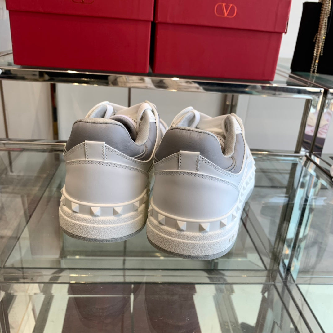LuxluxHouse Best Quality Shoes Valentino