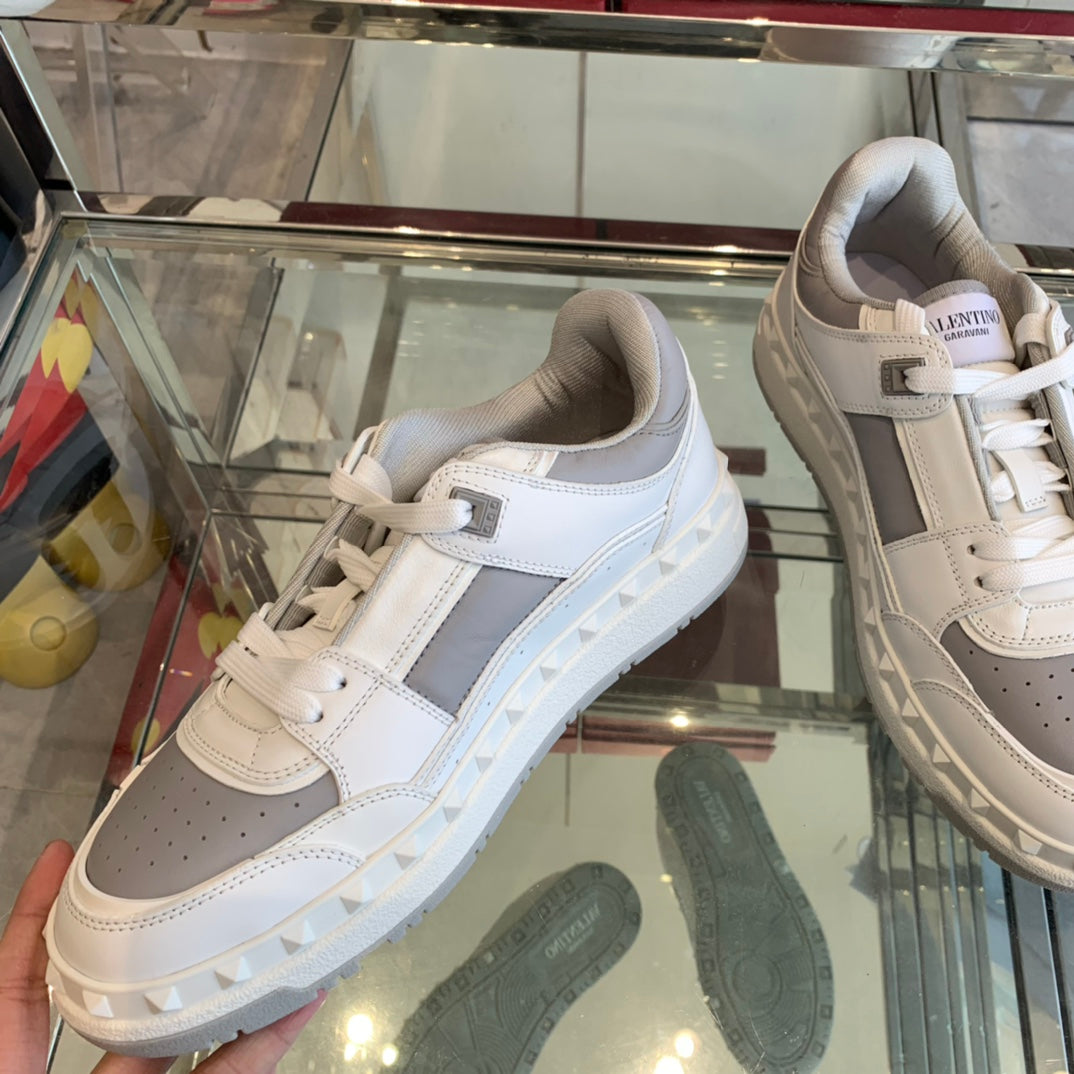 LuxluxHouse Best Quality Shoes Valentino