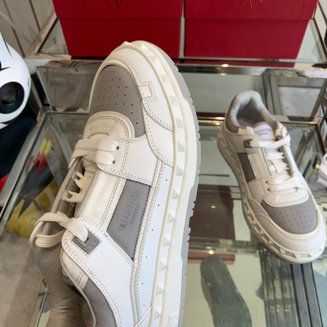 LuxluxHouse Best Quality Shoes Valentino