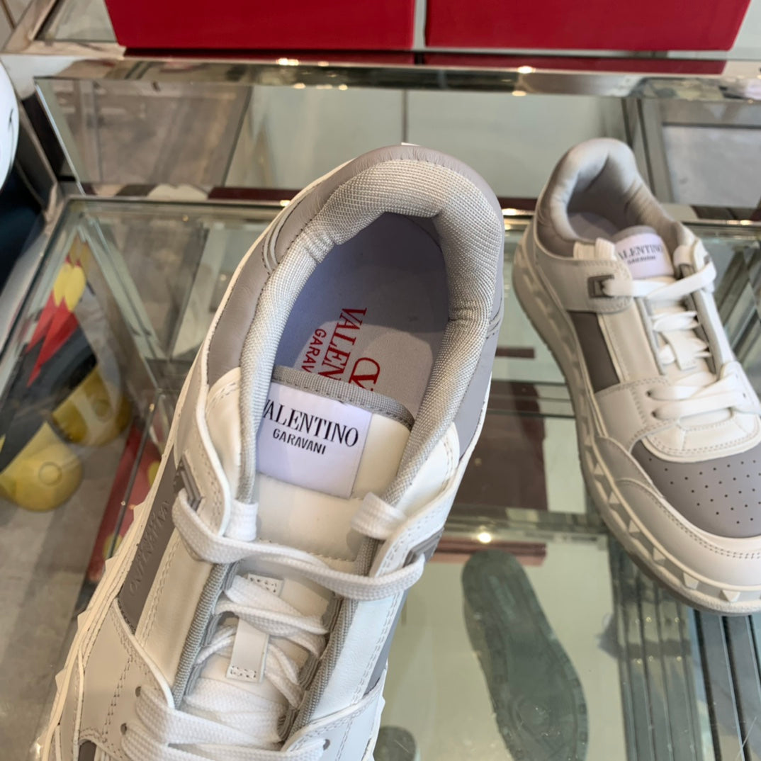 LuxluxHouse Best Quality Shoes Valentino
