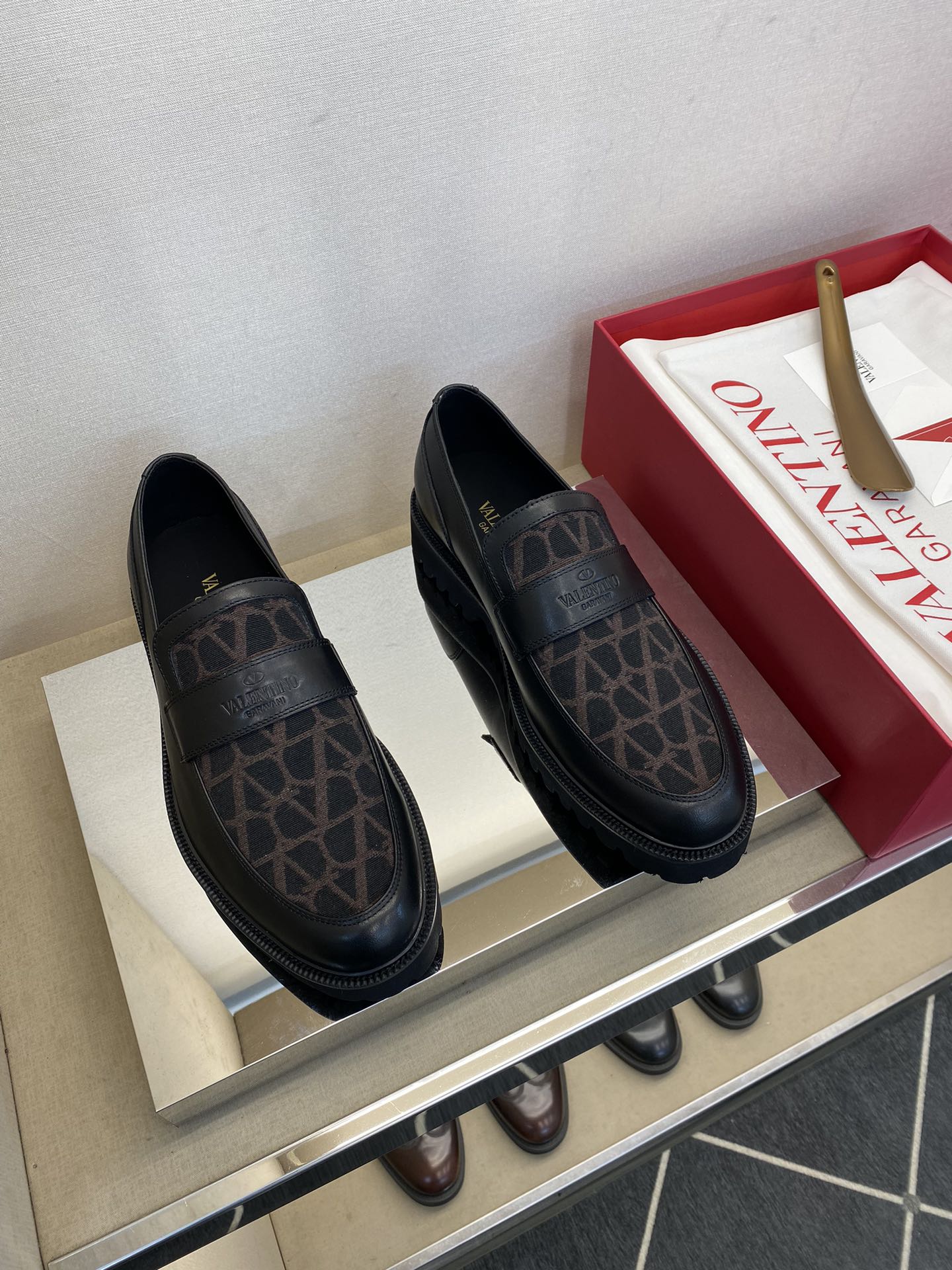 LuxluxHouse Best Quality Shoes Valentino