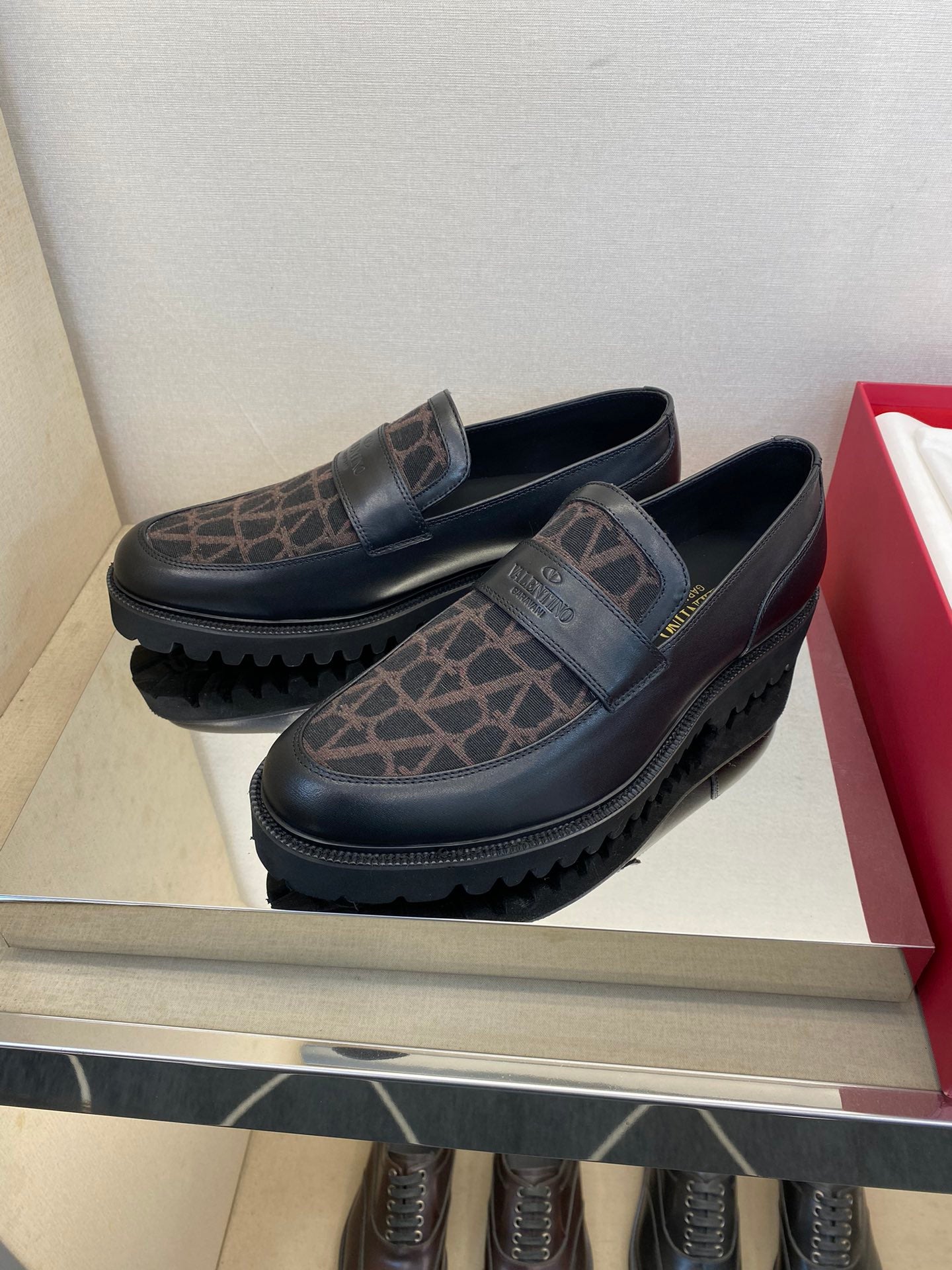 LuxluxHouse Best Quality Shoes Valentino