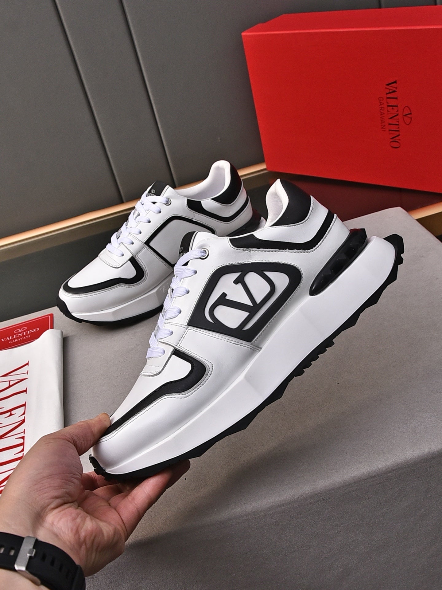 LuxluxHouse Best Quality Shoes Valentino