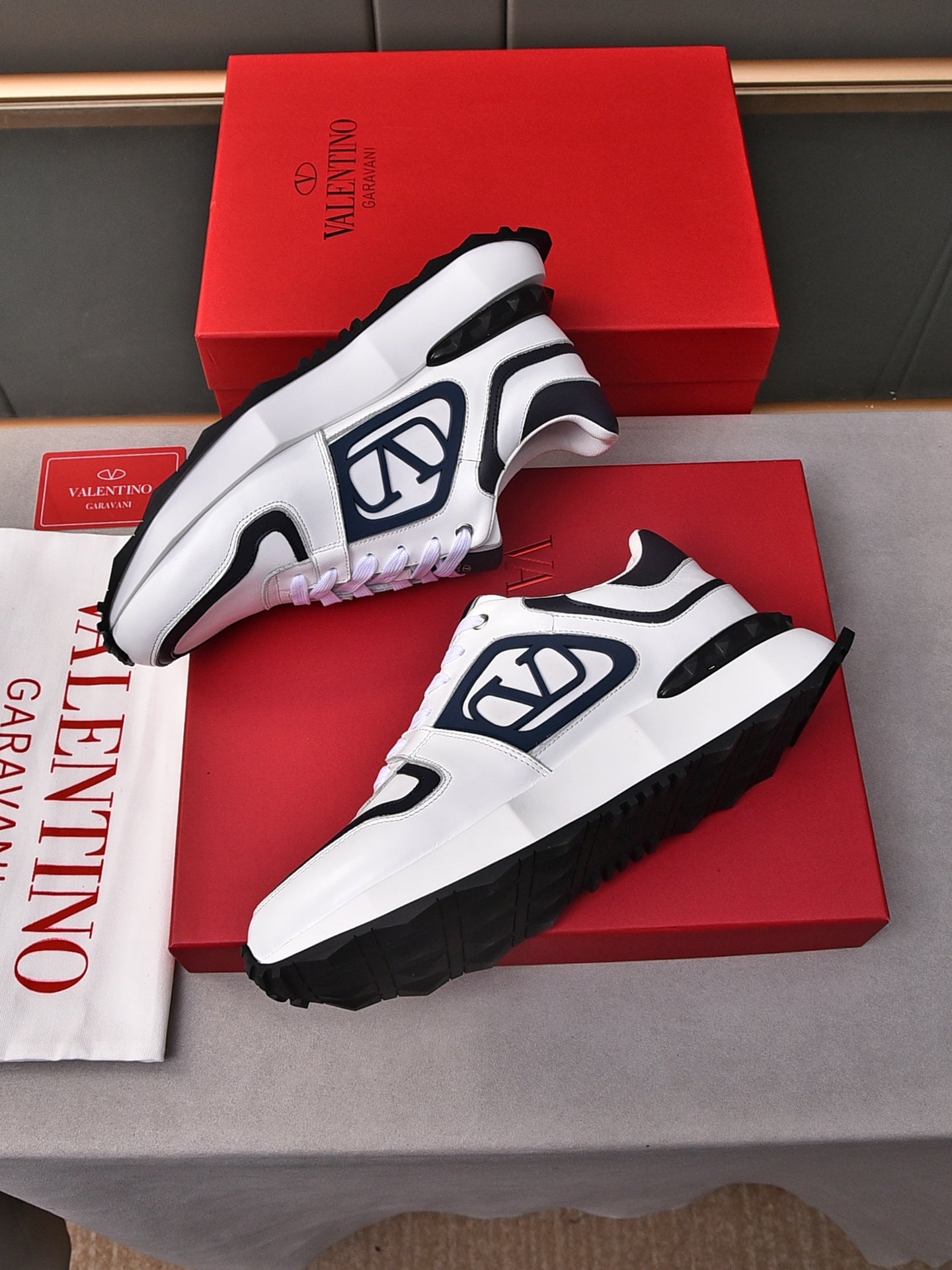 LuxluxHouse Best Quality Shoes Valentino