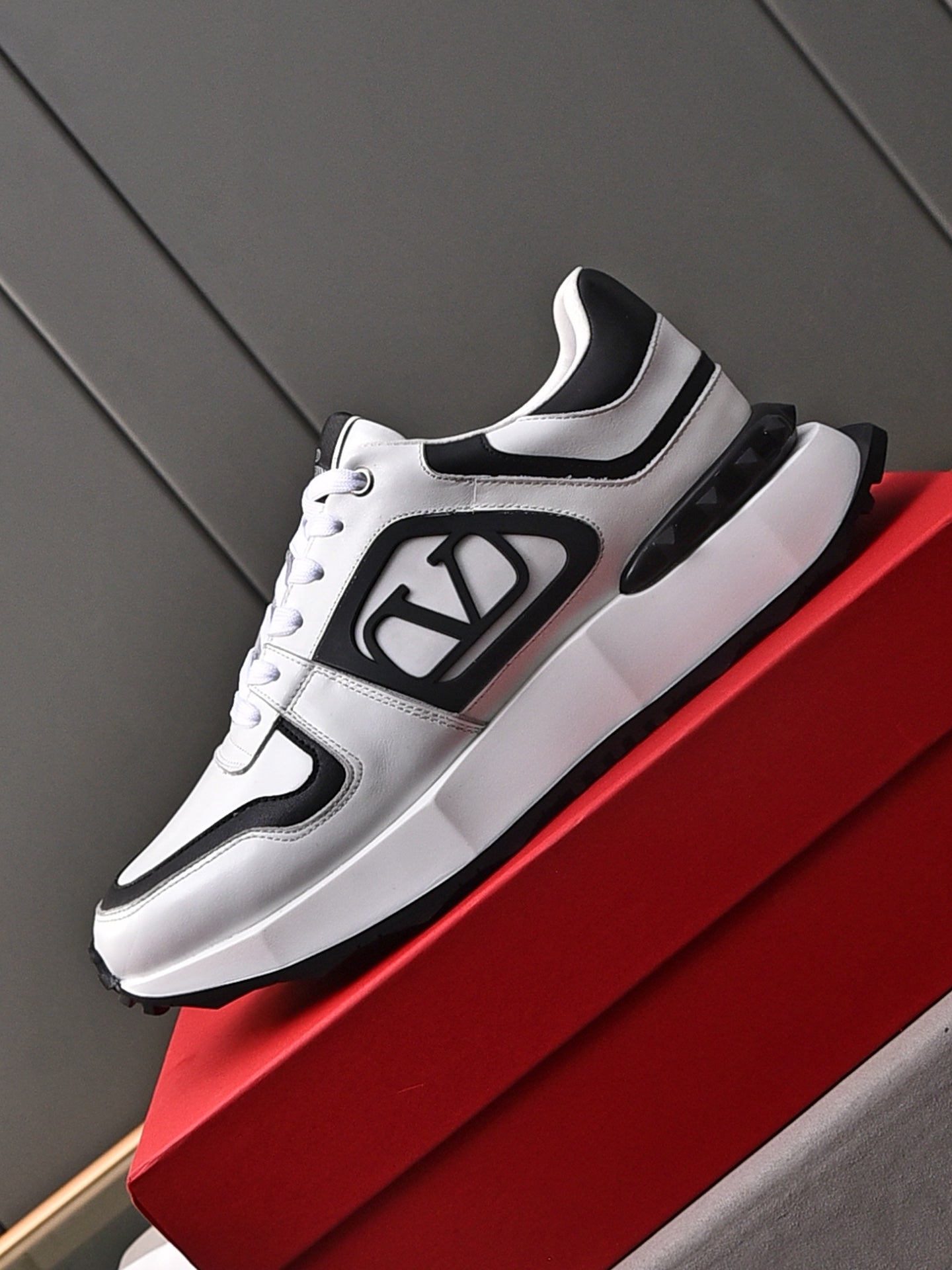 LuxluxHouse Best Quality Shoes Valentino