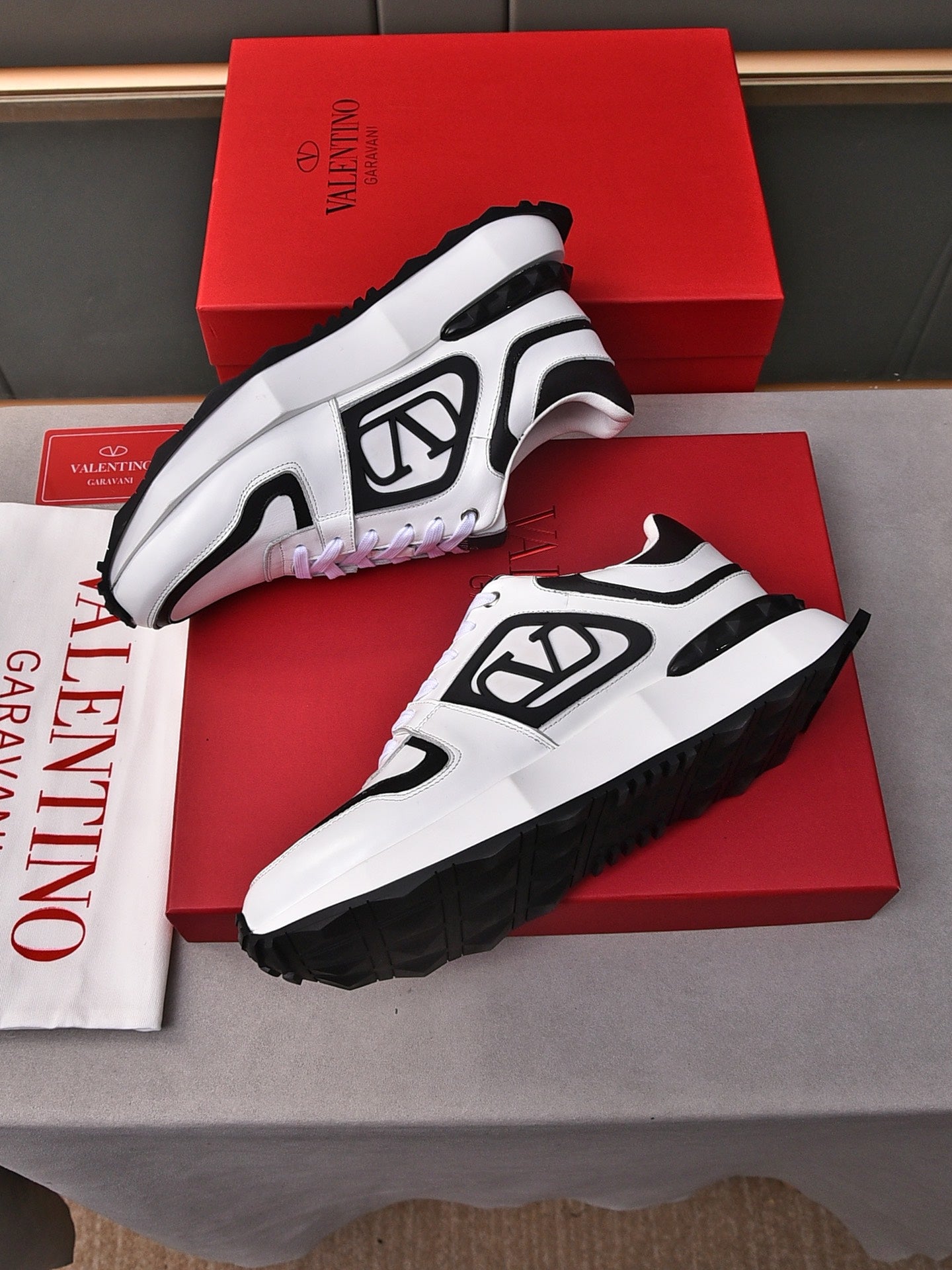 LuxluxHouse Best Quality Shoes Valentino