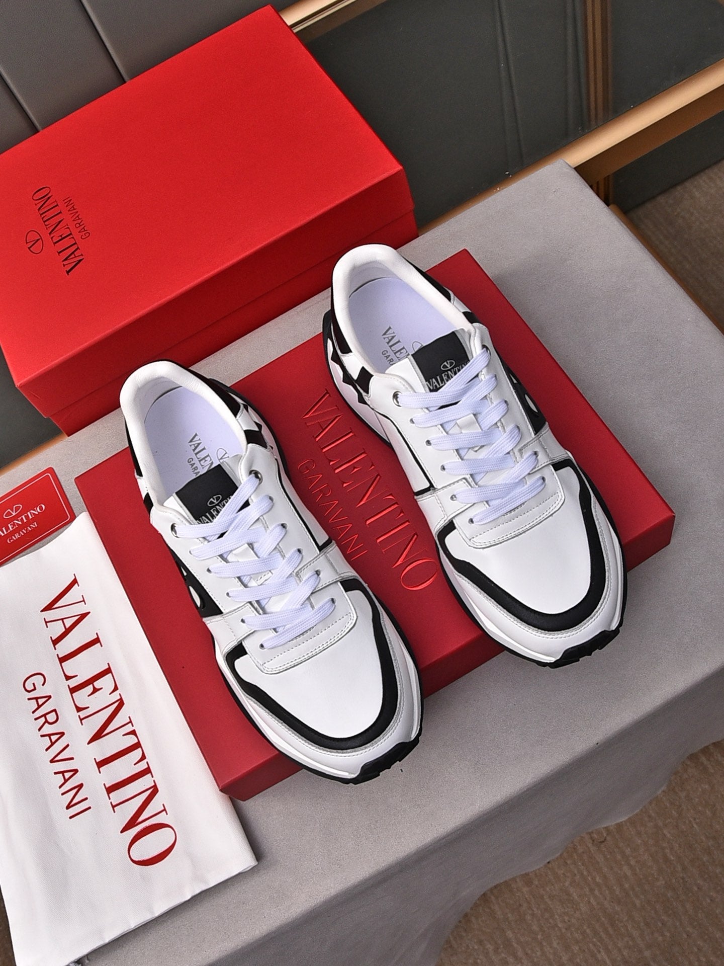 LuxluxHouse Best Quality Shoes Valentino