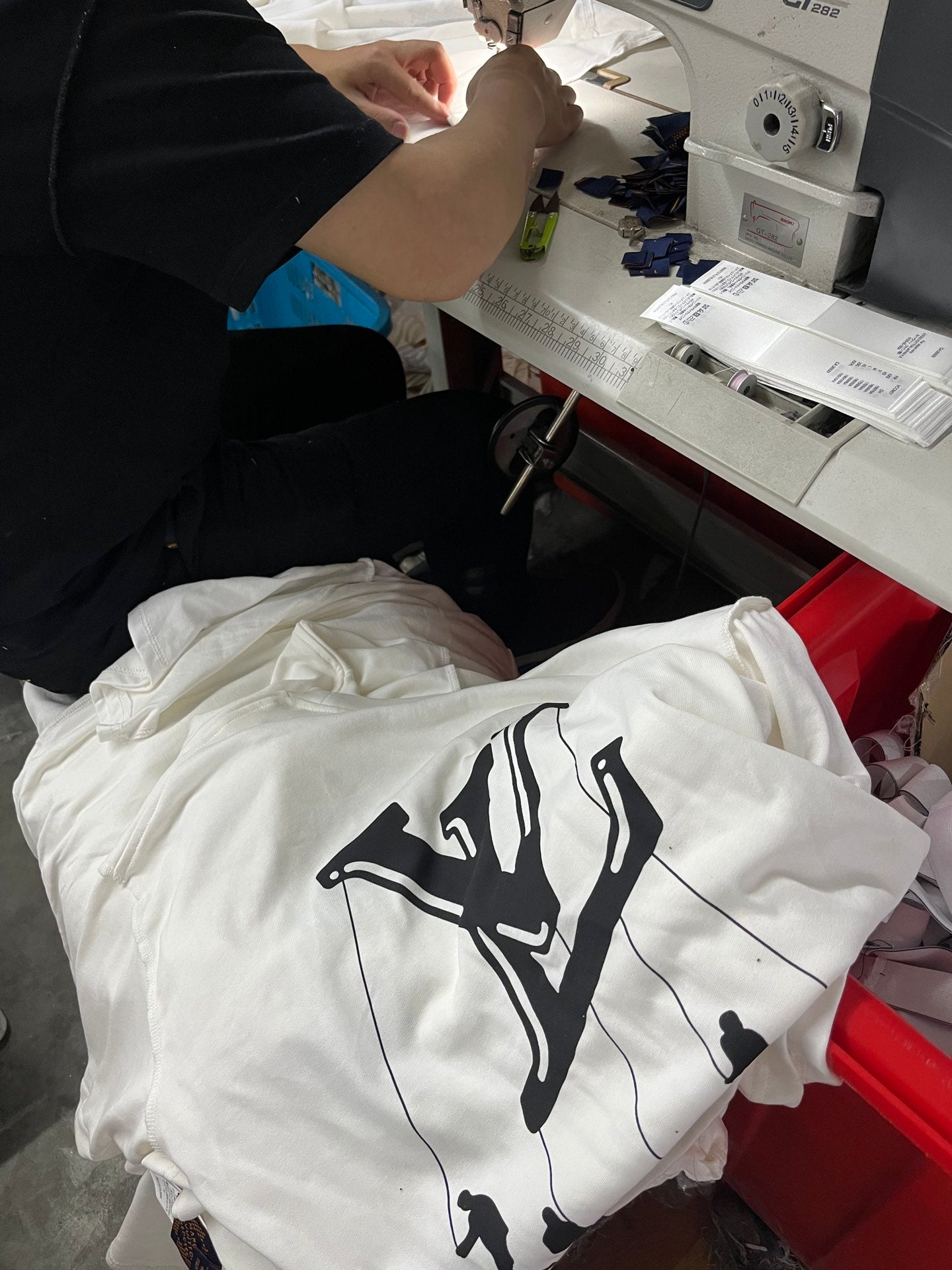 LuxluxHouse Best Quality Clothes T-shirt Louis Vuitton