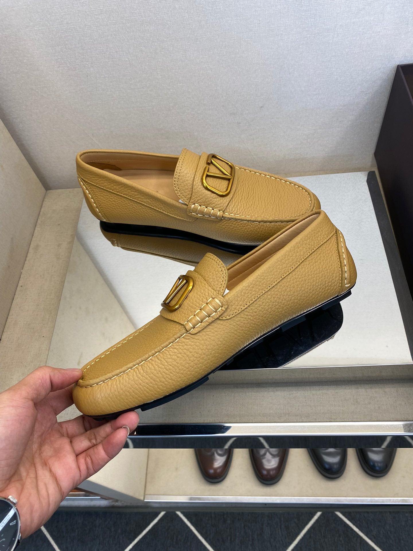 LuxluxHouse Best Quality Shoes Valentino
