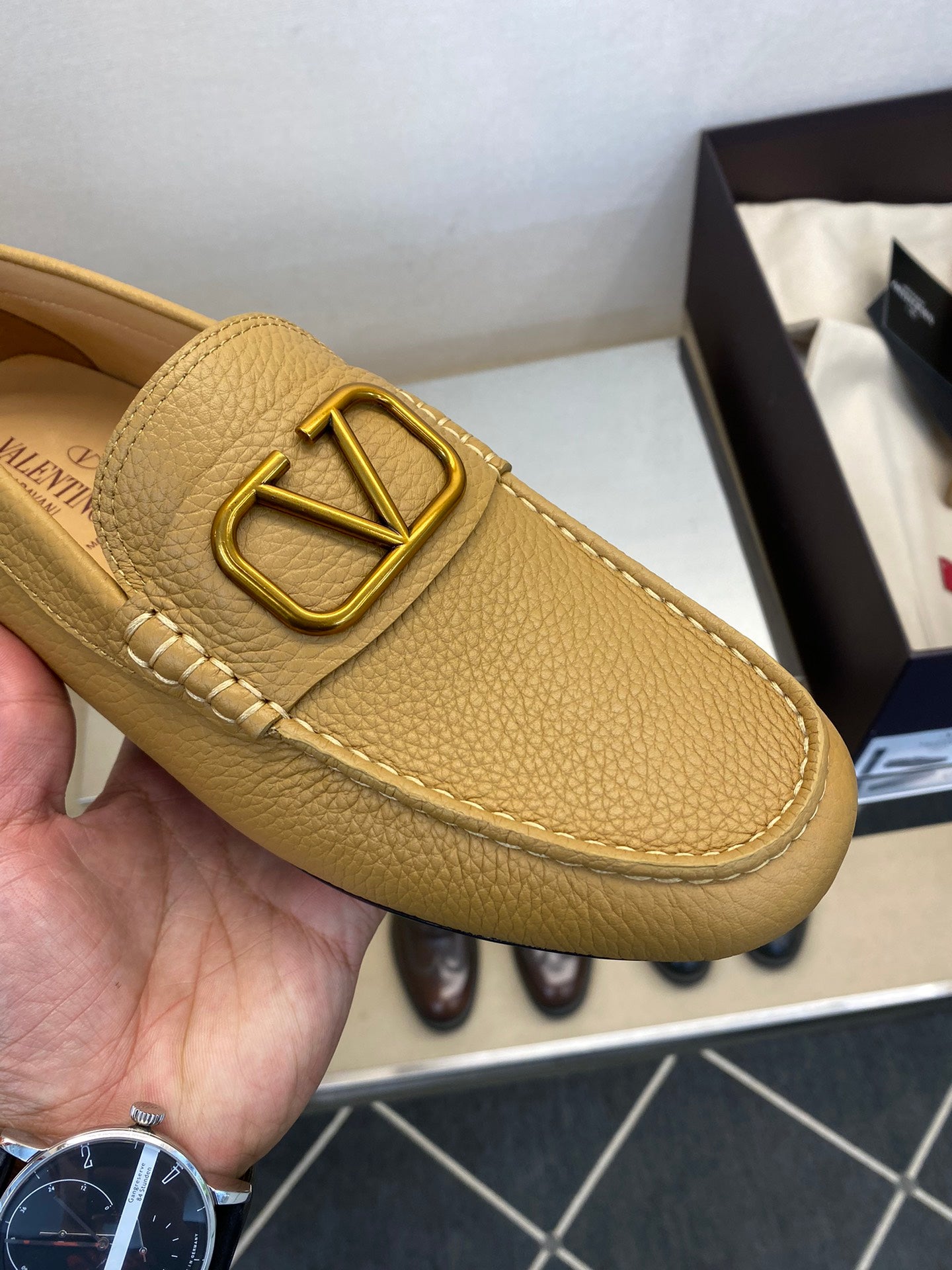 LuxluxHouse Best Quality Shoes Valentino