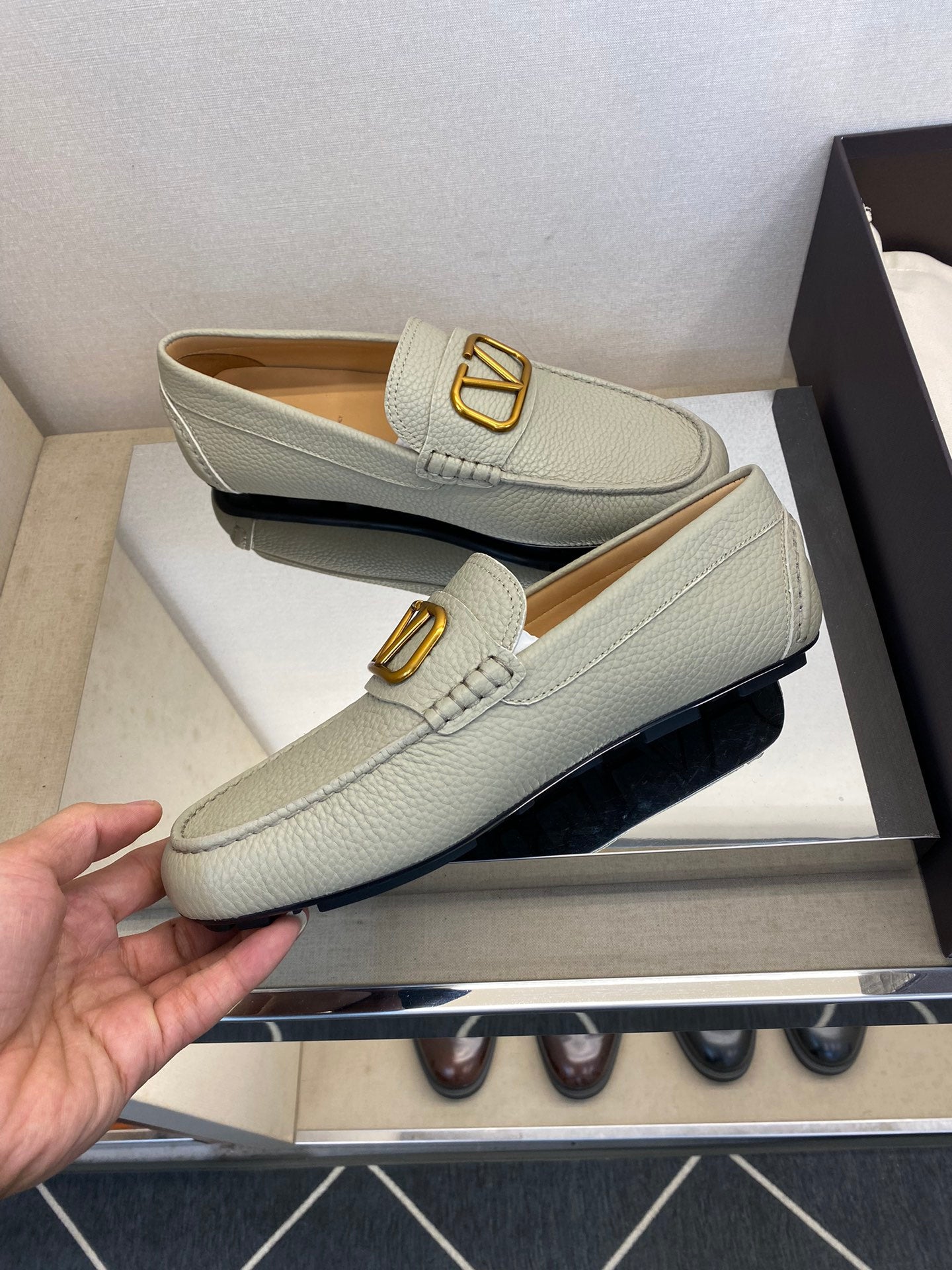 LuxluxHouse Best Quality Shoes Valentino