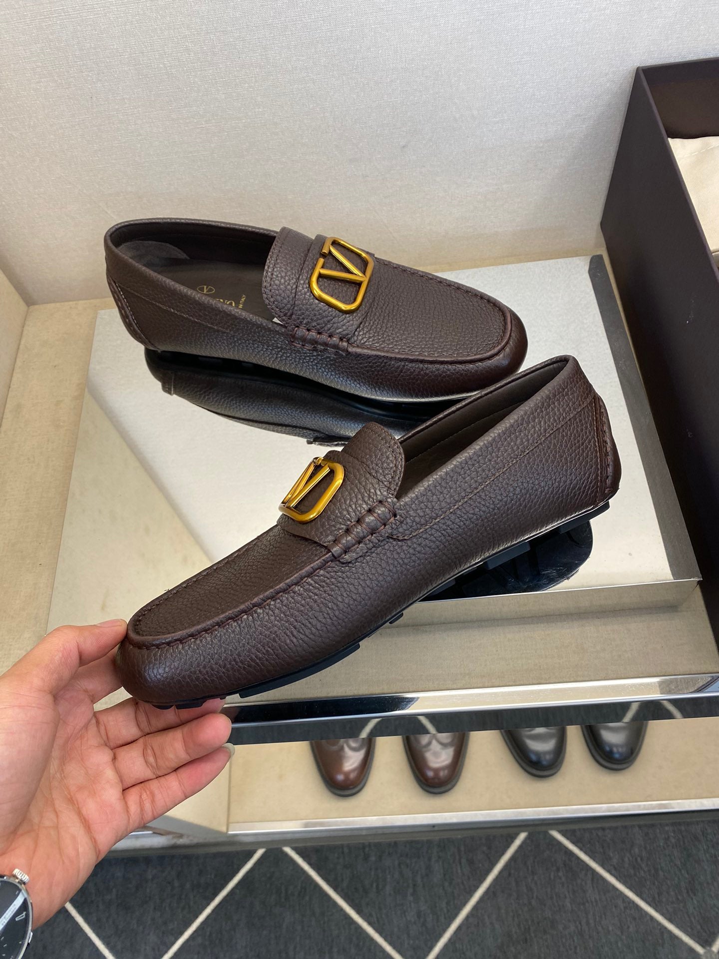 LuxluxHouse Best Quality Shoes Valentino