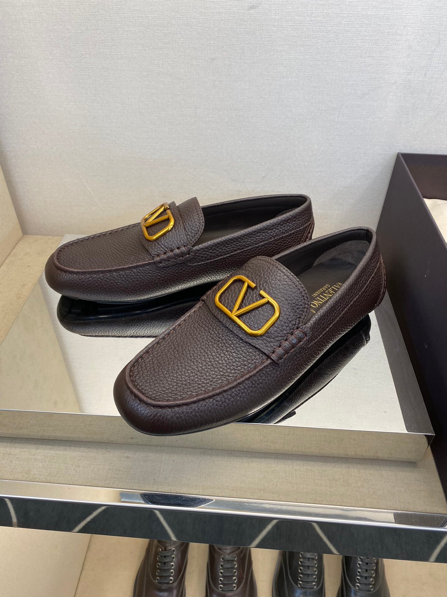 LuxluxHouse Best Quality Shoes Valentino