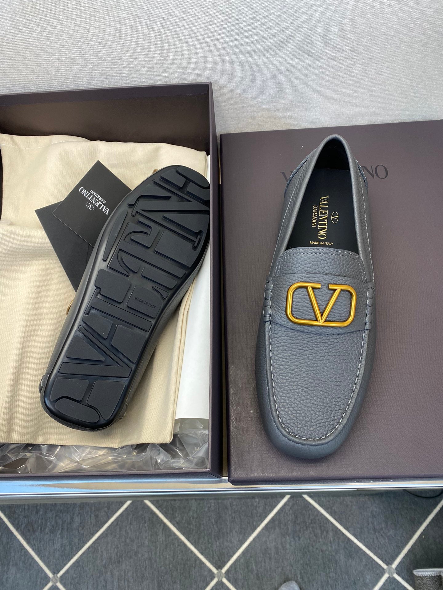 LuxluxHouse Best Quality Shoes Valentino
