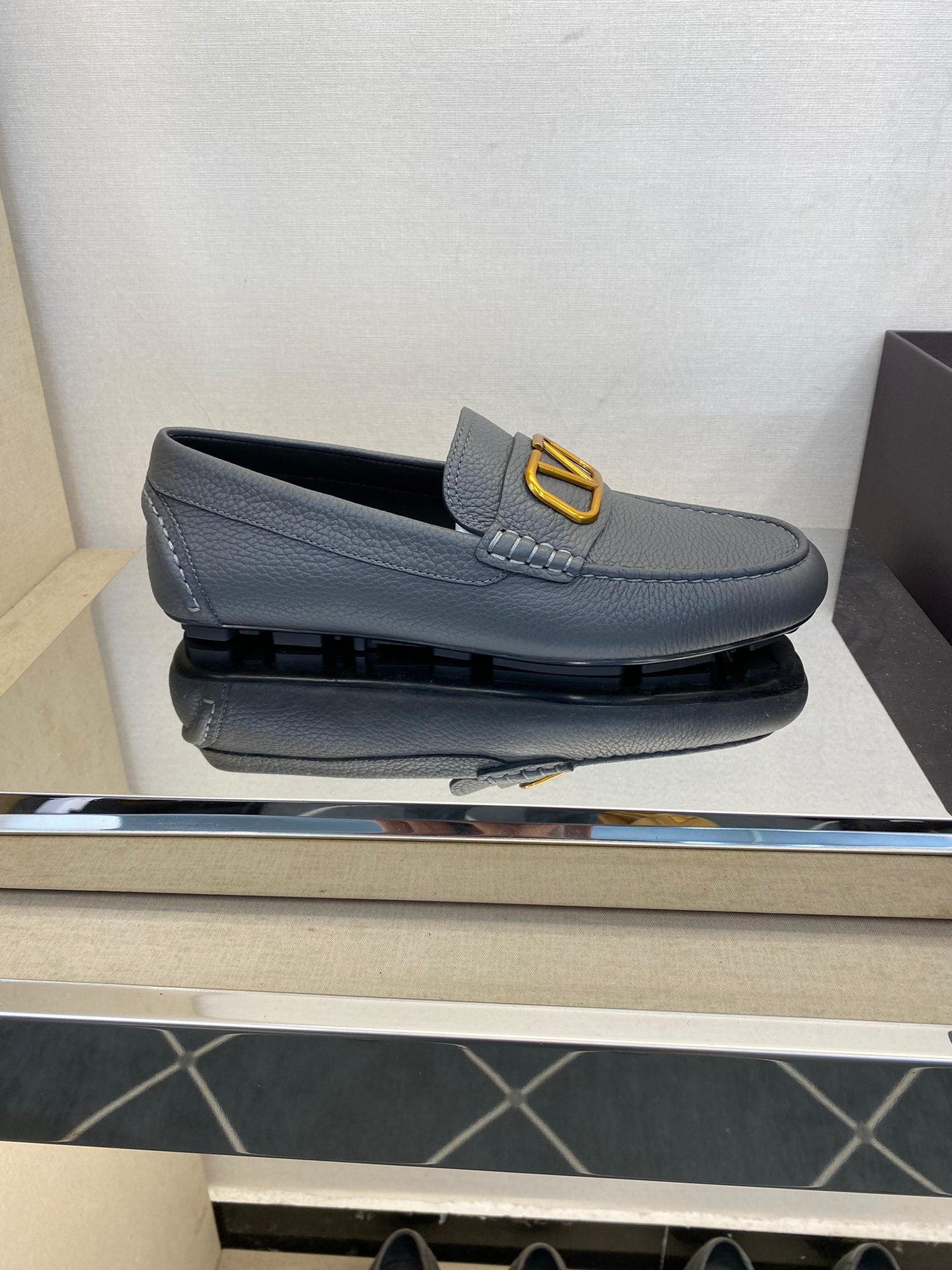 LuxluxHouse Best Quality Shoes Valentino