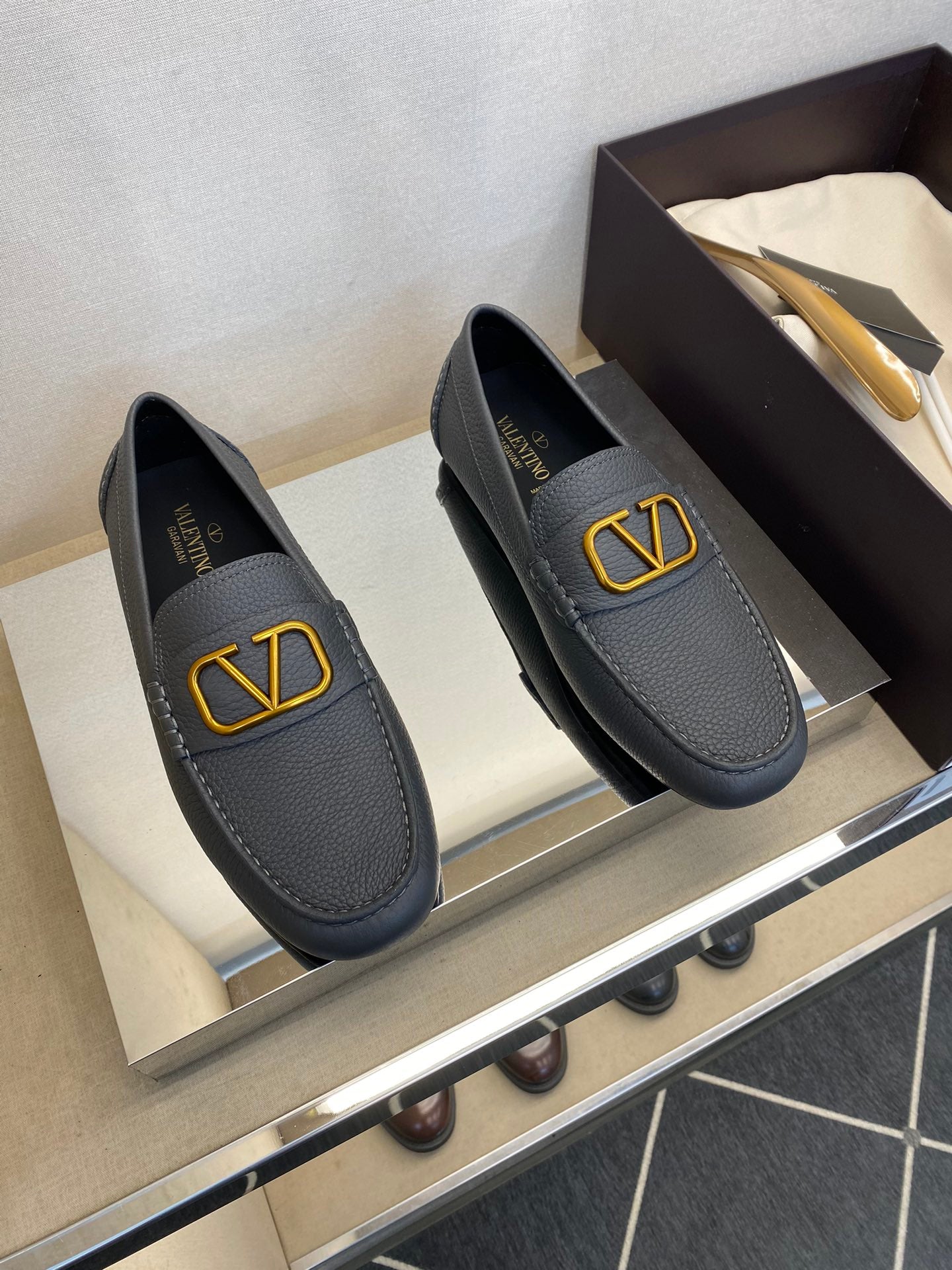 LuxluxHouse Best Quality Shoes Valentino