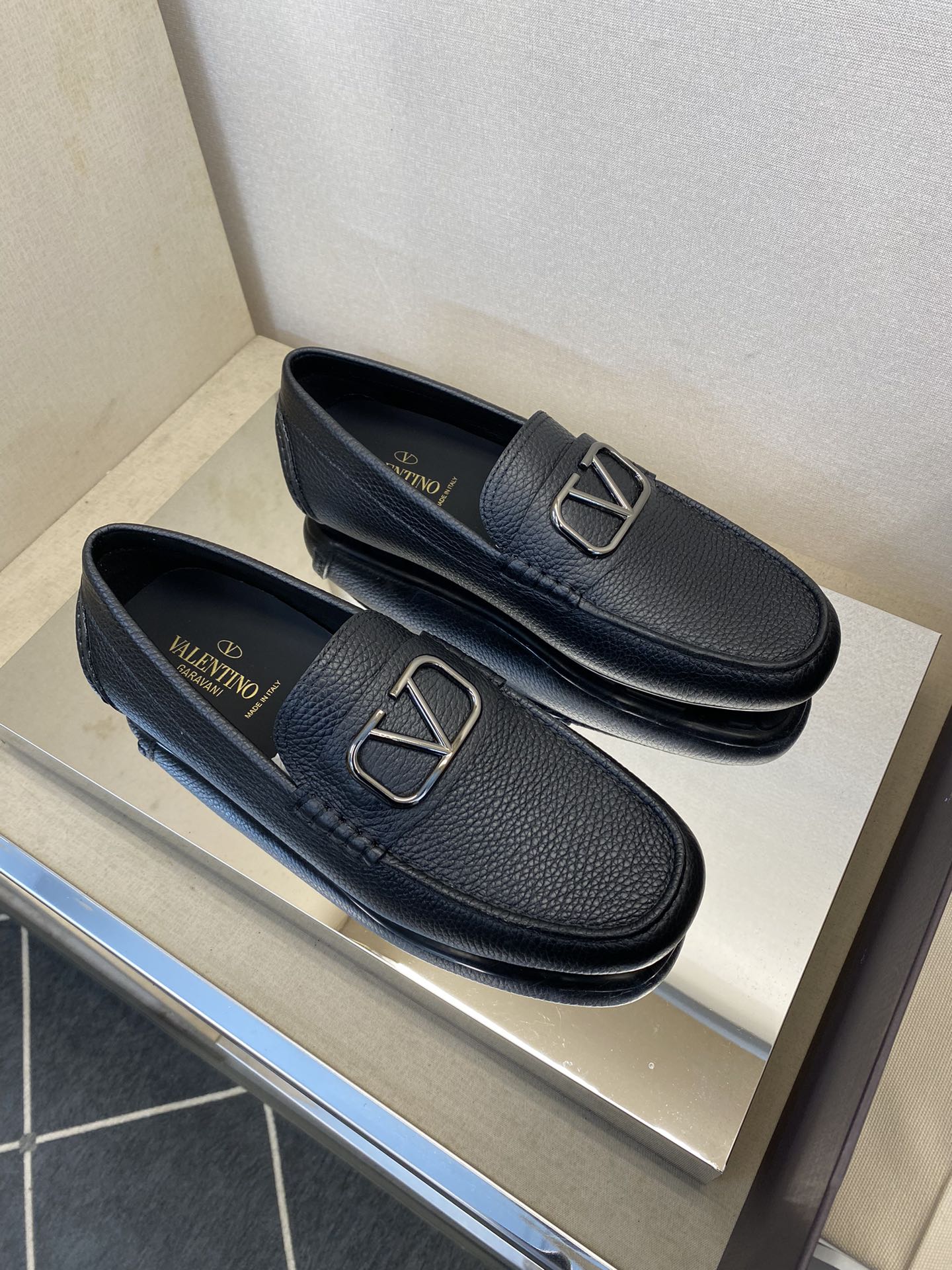 LuxluxHouse Best Quality Shoes Valentino