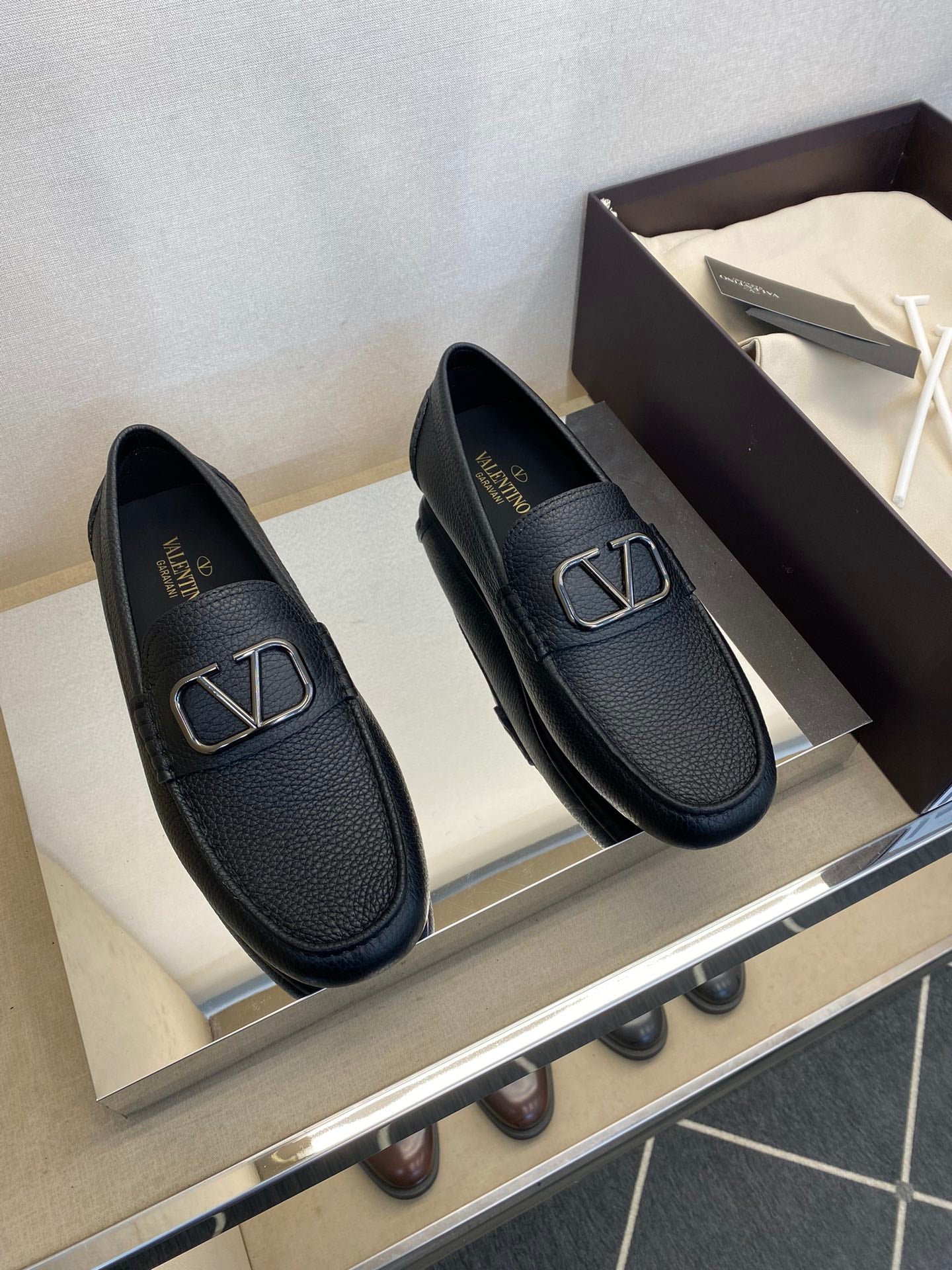 LuxluxHouse Best Quality Shoes Valentino