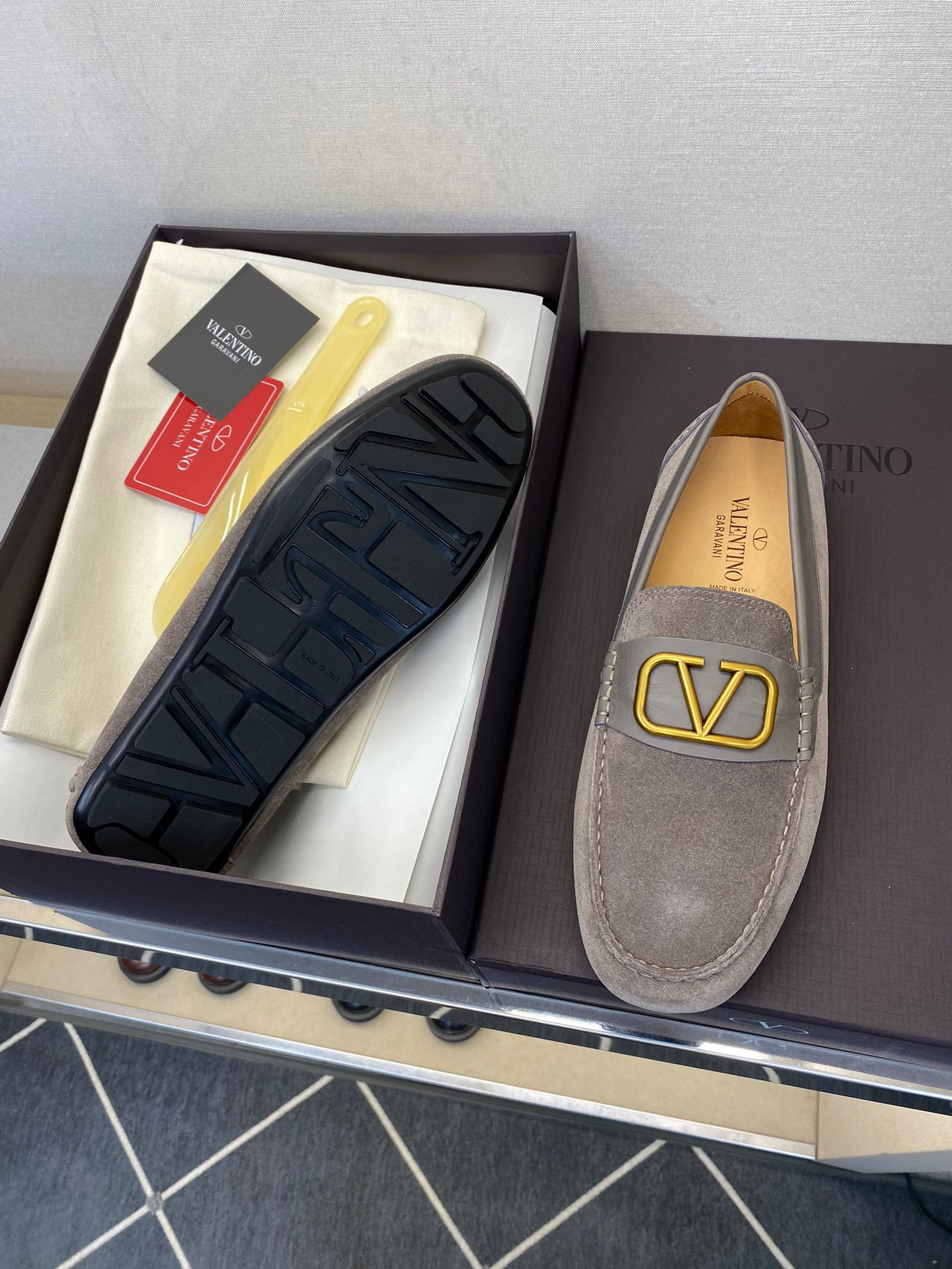 LuxluxHouse Best Quality Shoes Valentino