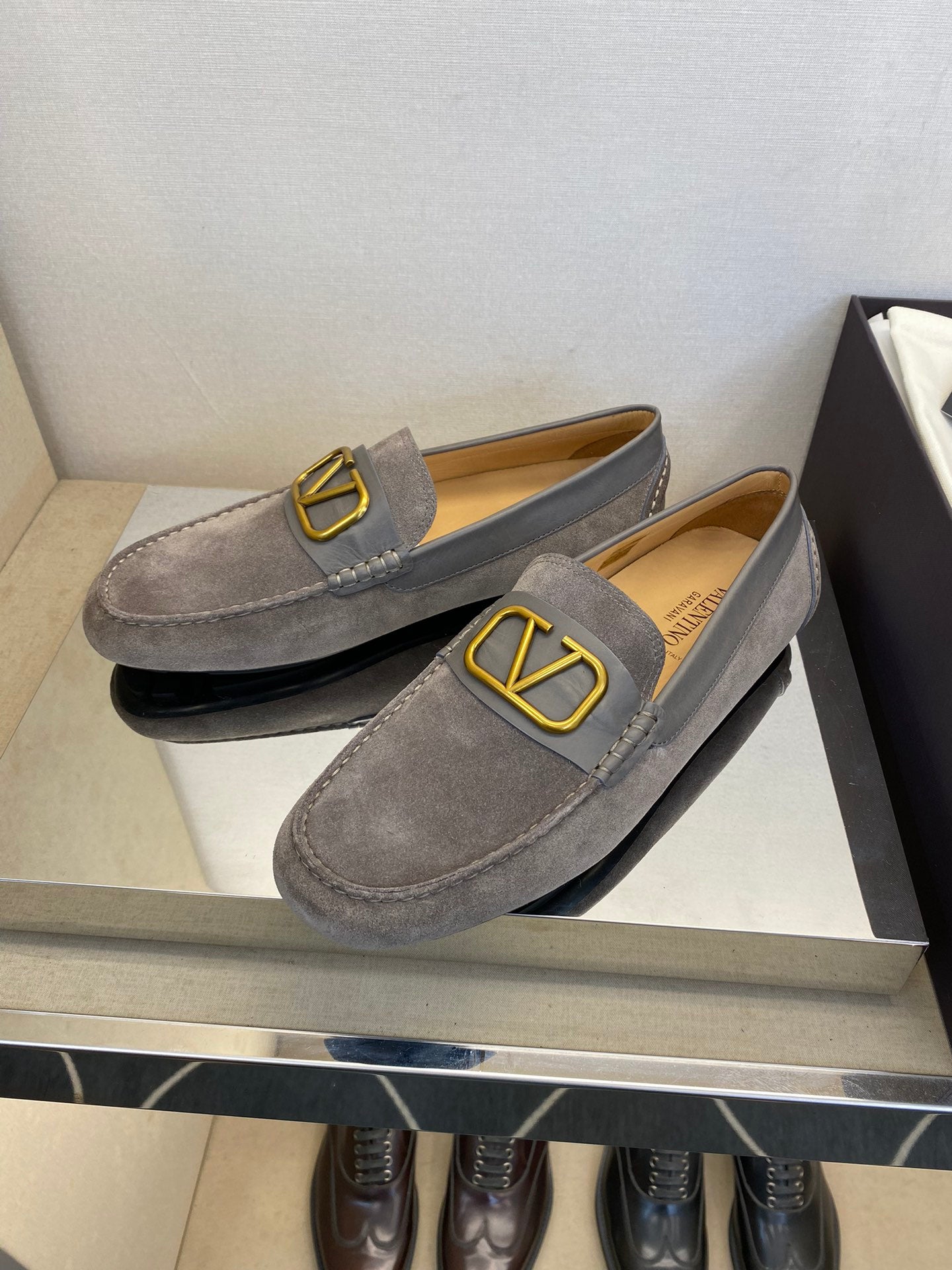 LuxluxHouse Best Quality Shoes Valentino