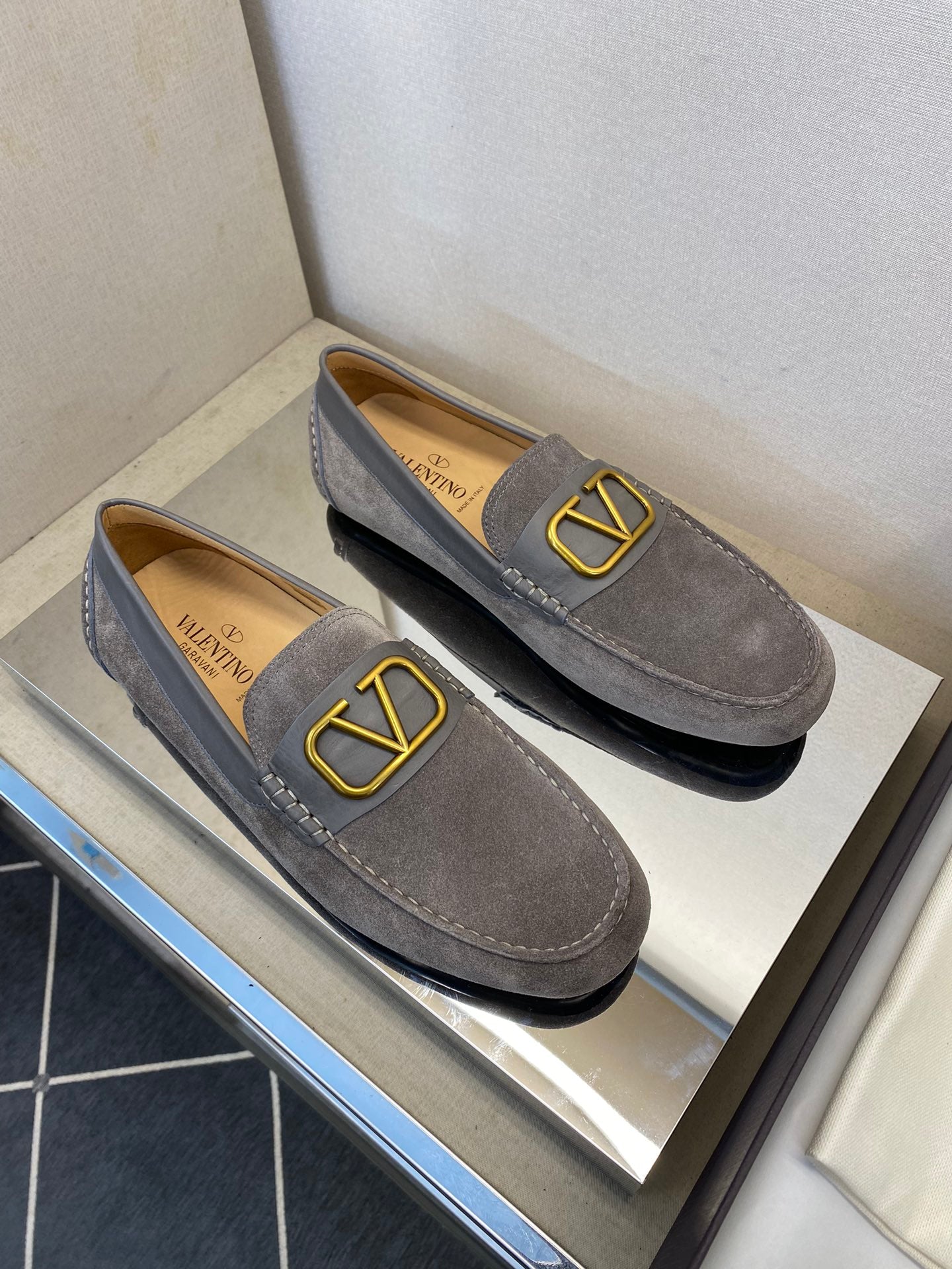 LuxluxHouse Best Quality Shoes Valentino
