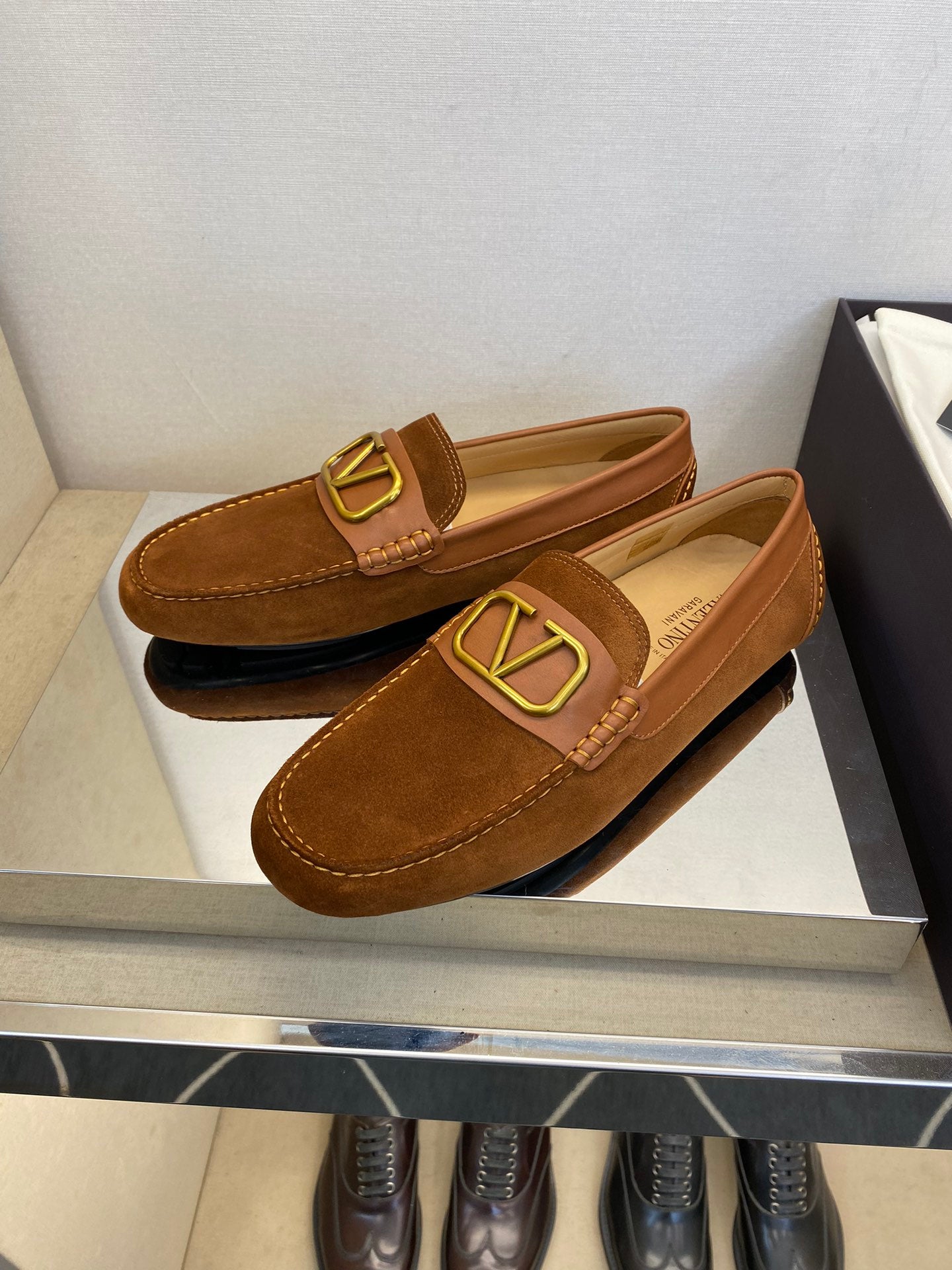LuxluxHouse Best Quality Shoes Valentino