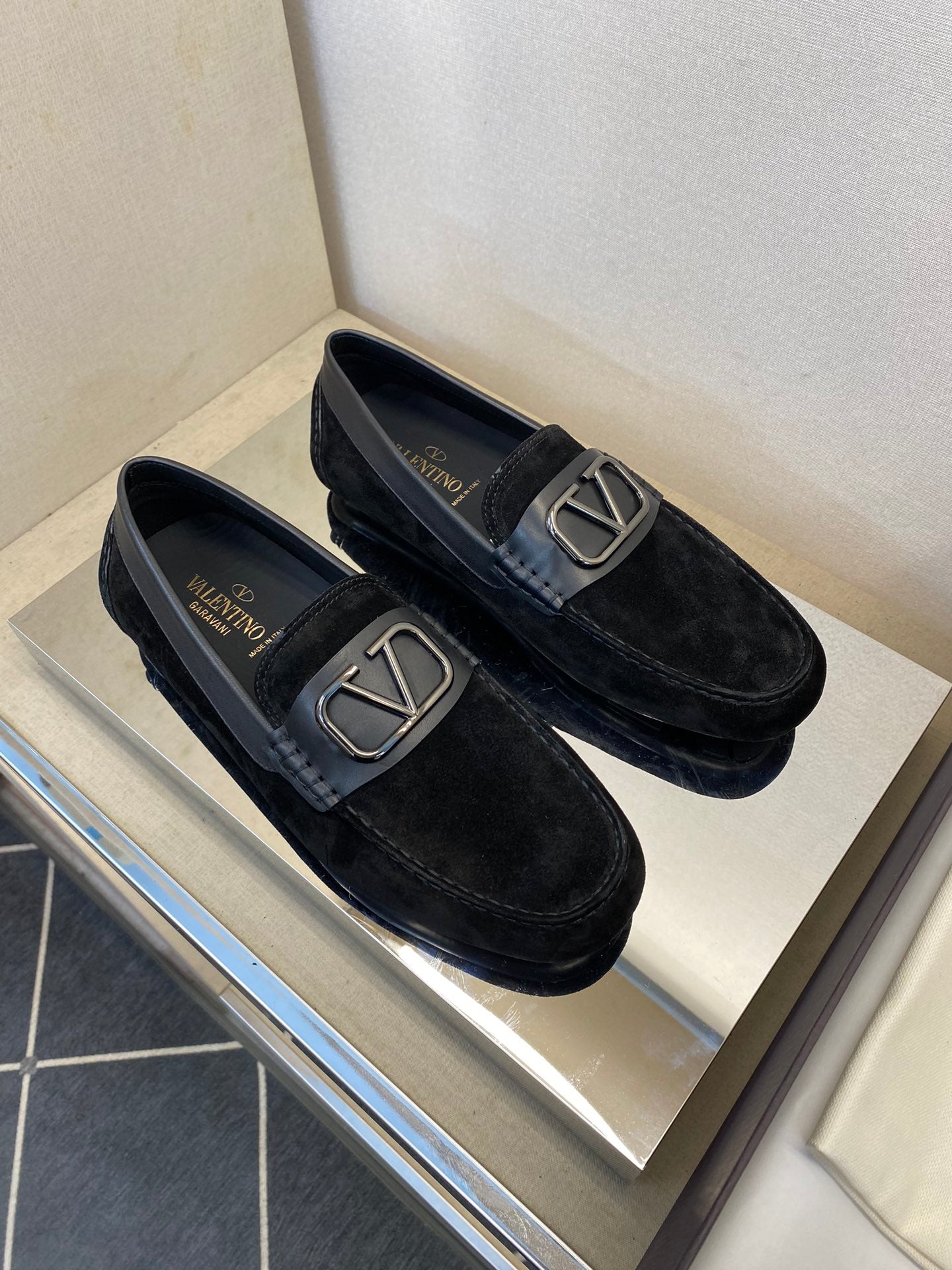 LuxluxHouse Best Quality Shoes Valentino