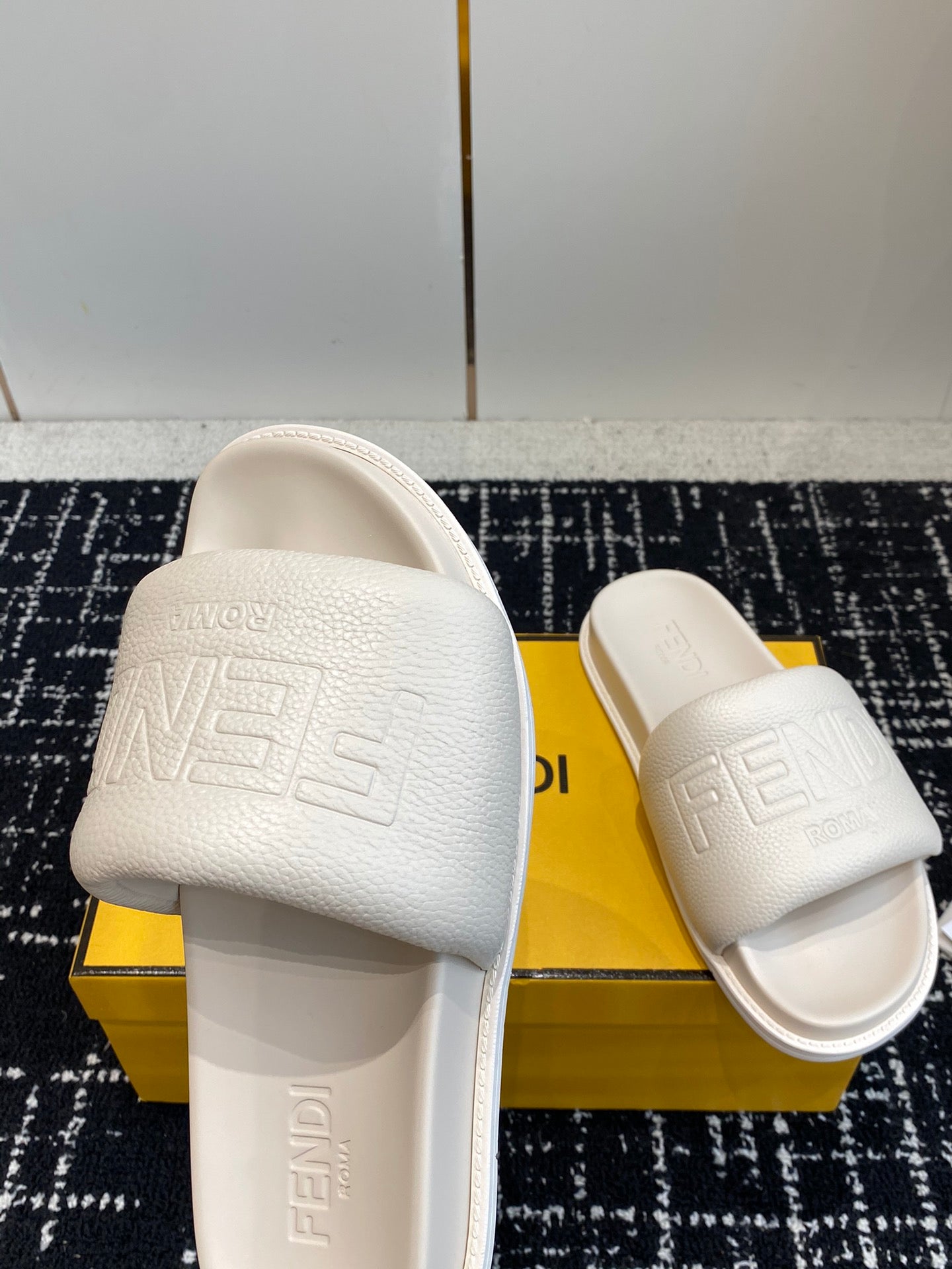 LuxluxHouse Best Quality Sandals Fendi