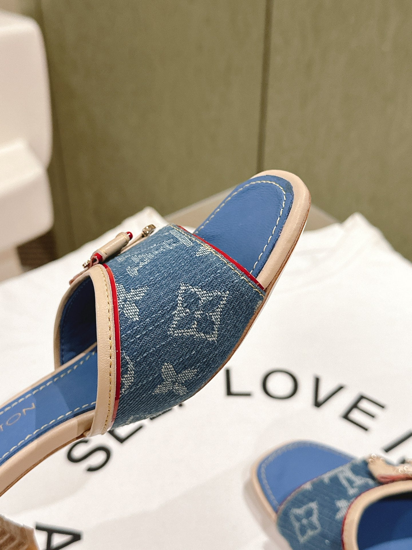 LuxluxHouse Best Quality Women Shoes Louis Vuitton