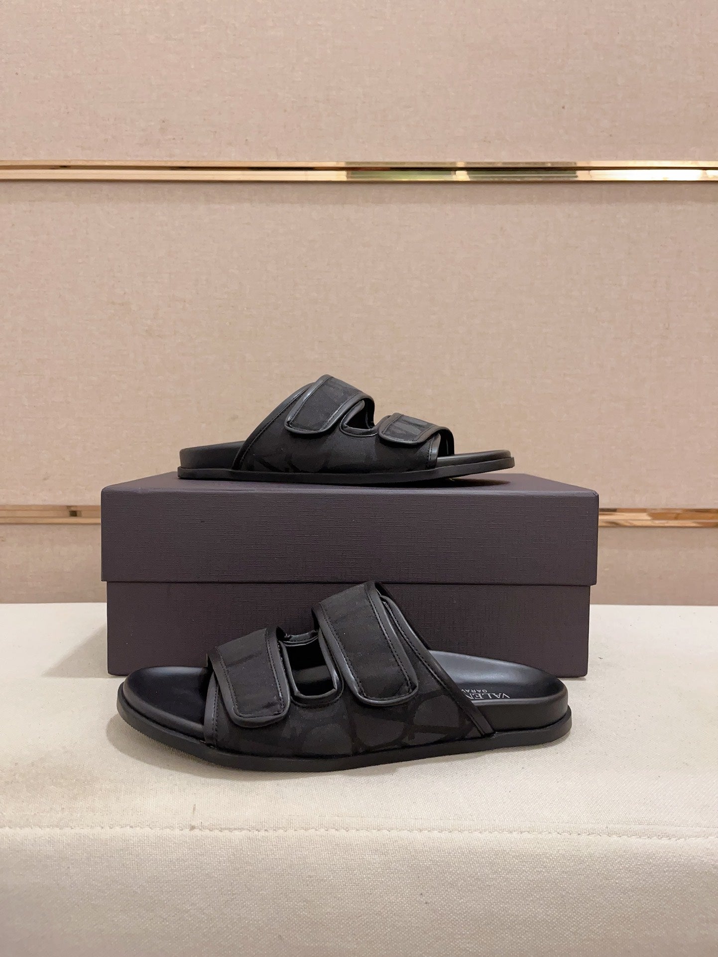 LuxluxHouse Best Quality Sandals Valentino