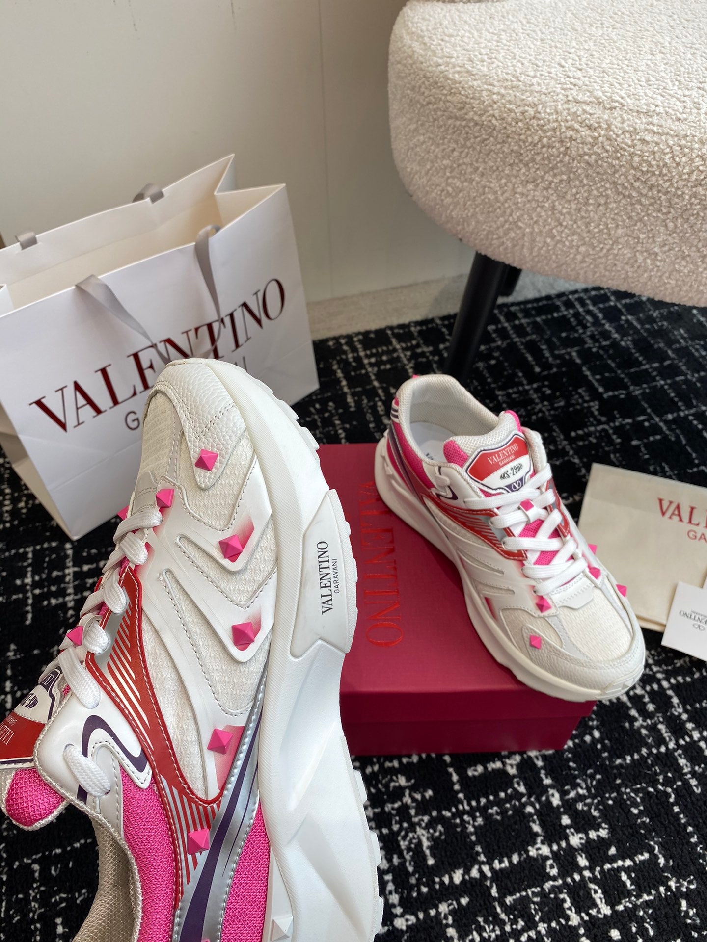 LuxluxHouse Best Quality Shoes Valentino