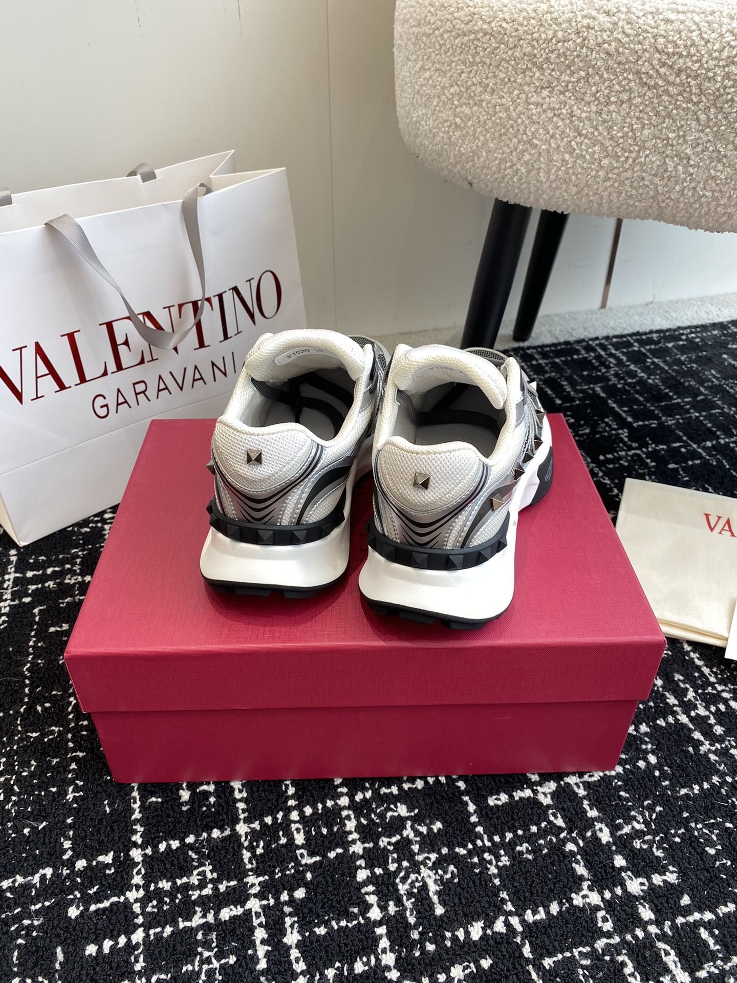 LuxluxHouse Best Quality Shoes Valentino