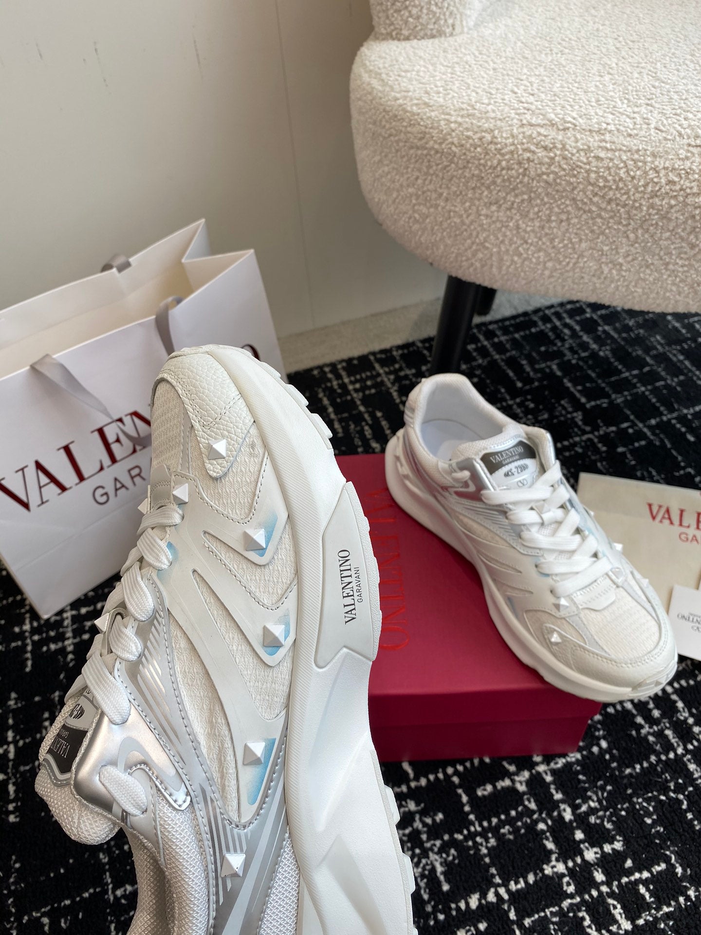 LuxluxHouse Best Quality Shoes Valentino