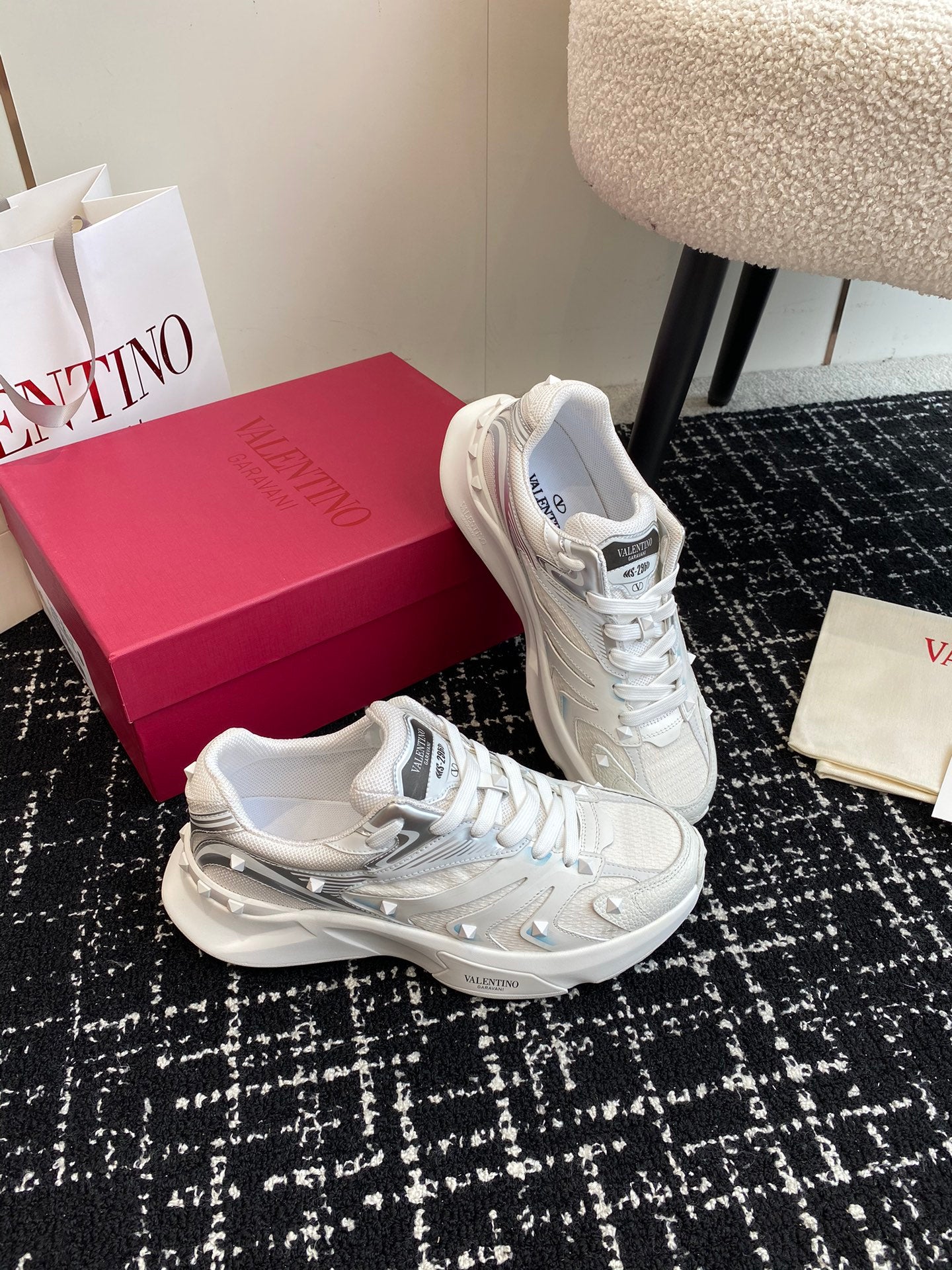 LuxluxHouse Best Quality Shoes Valentino