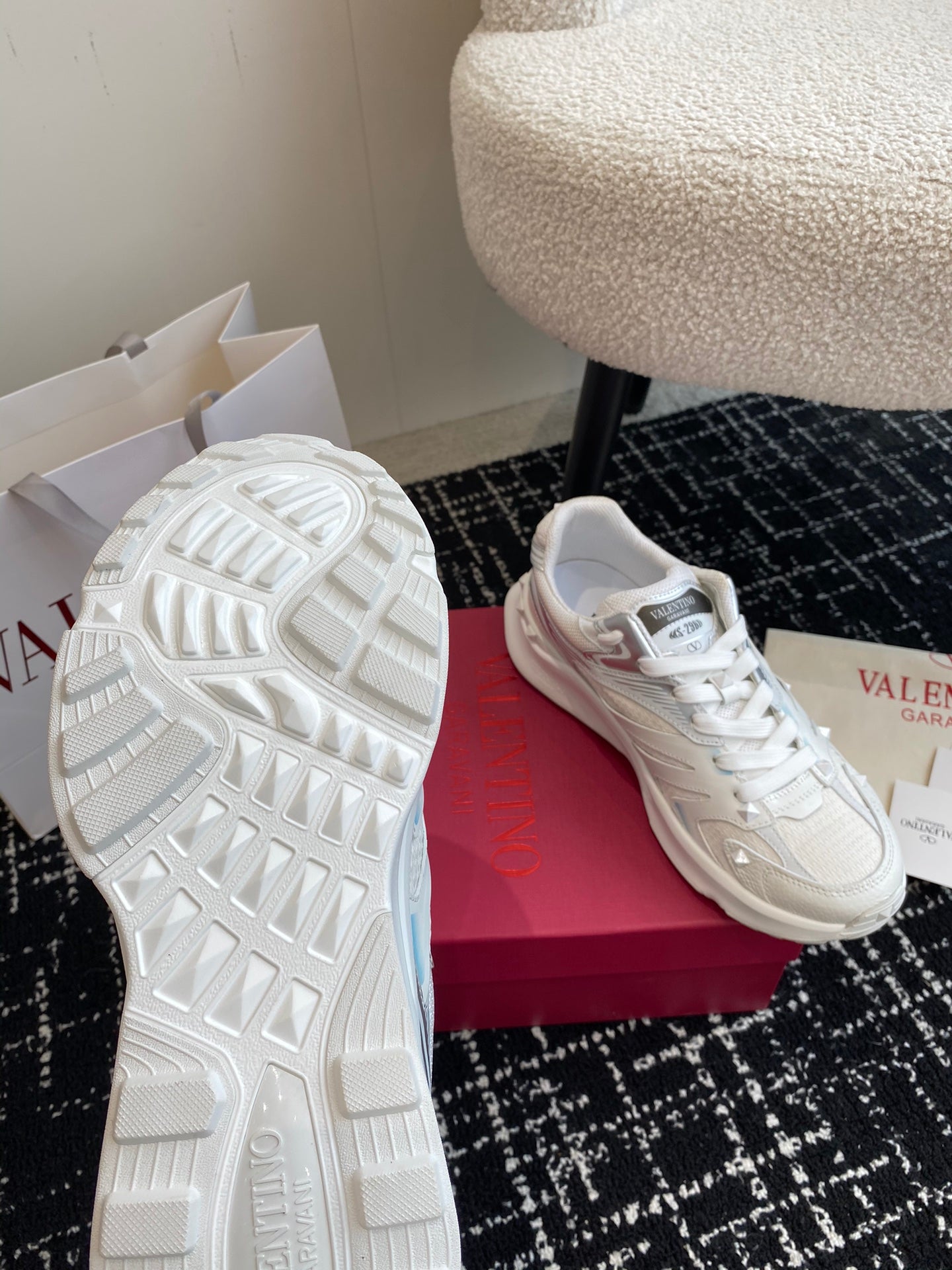 LuxluxHouse Best Quality Shoes Valentino