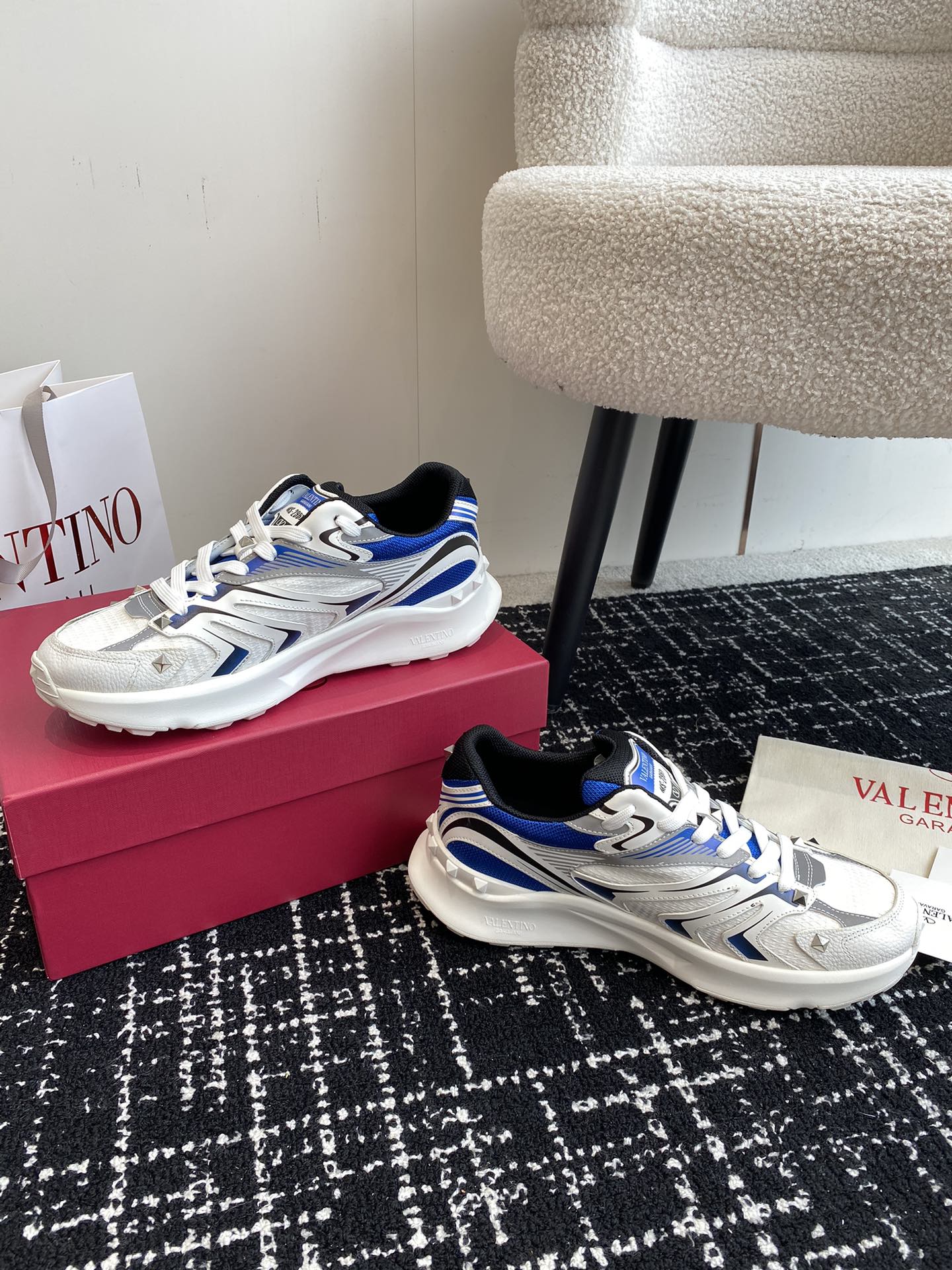 LuxluxHouse Best Quality Shoes Valentino