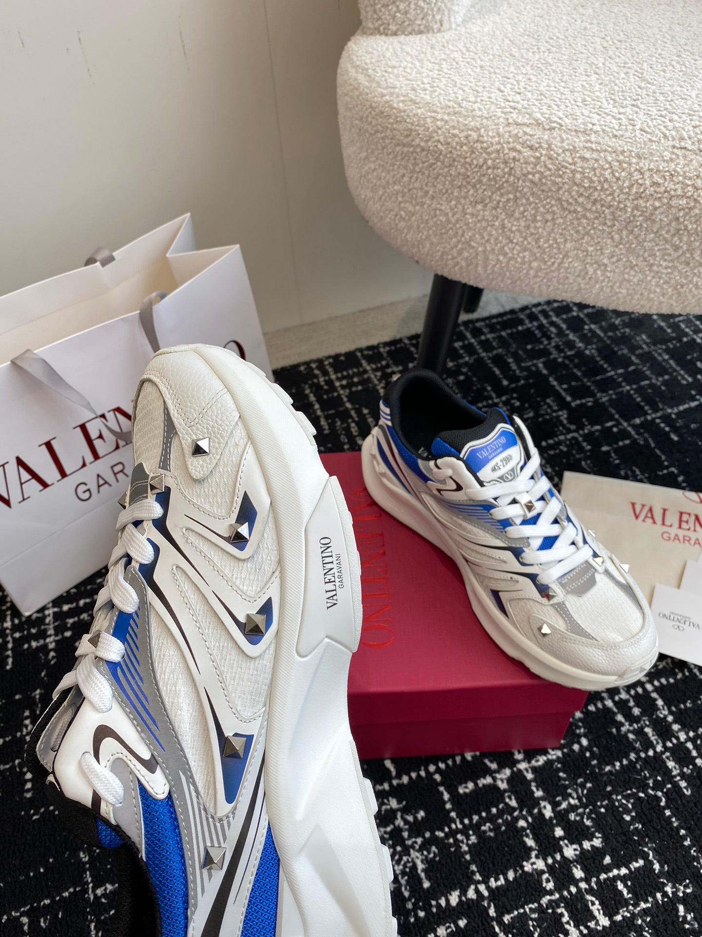 LuxluxHouse Best Quality Shoes Valentino
