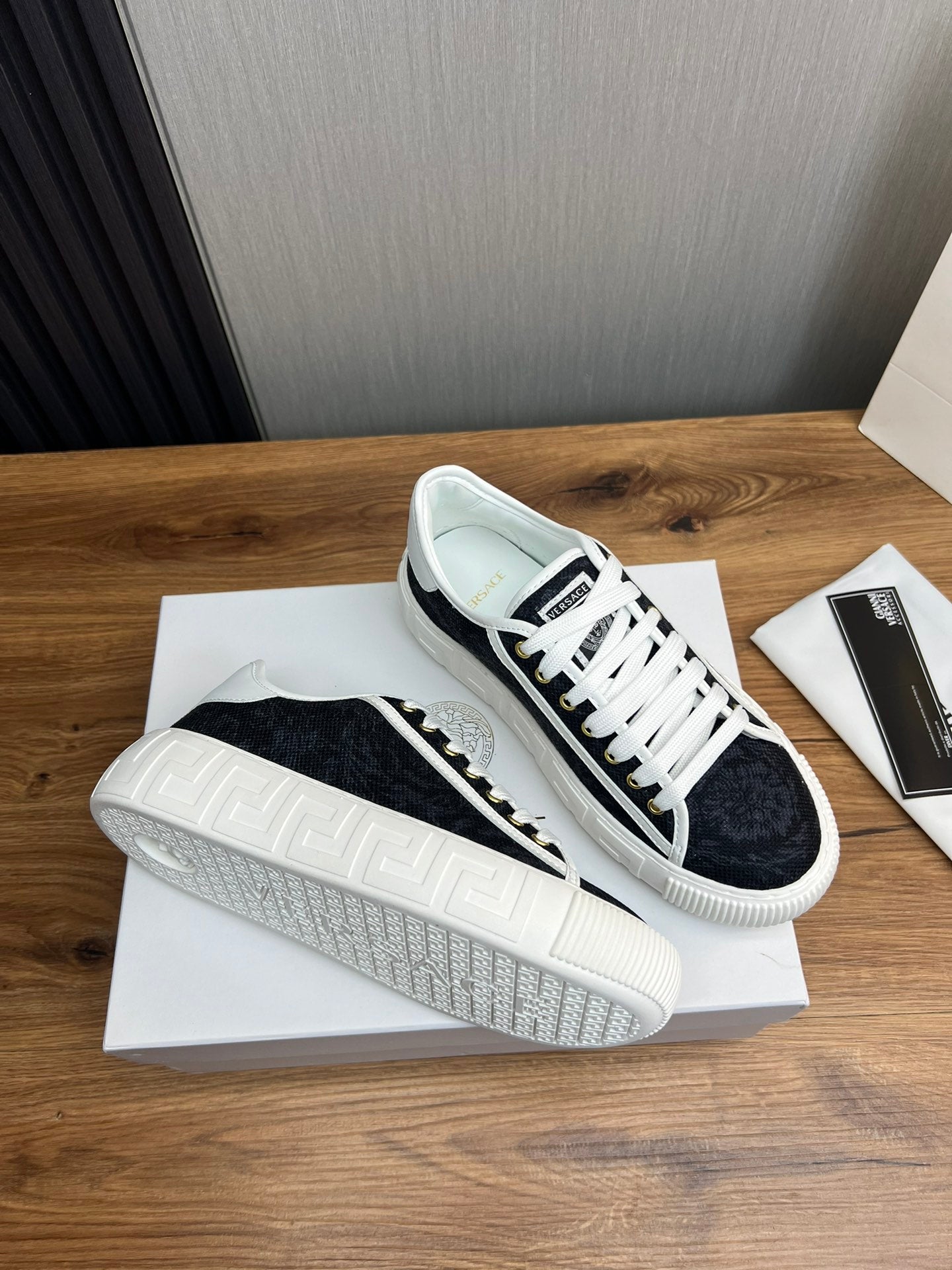 LuxluxHouse Best Quality Shoes Versace