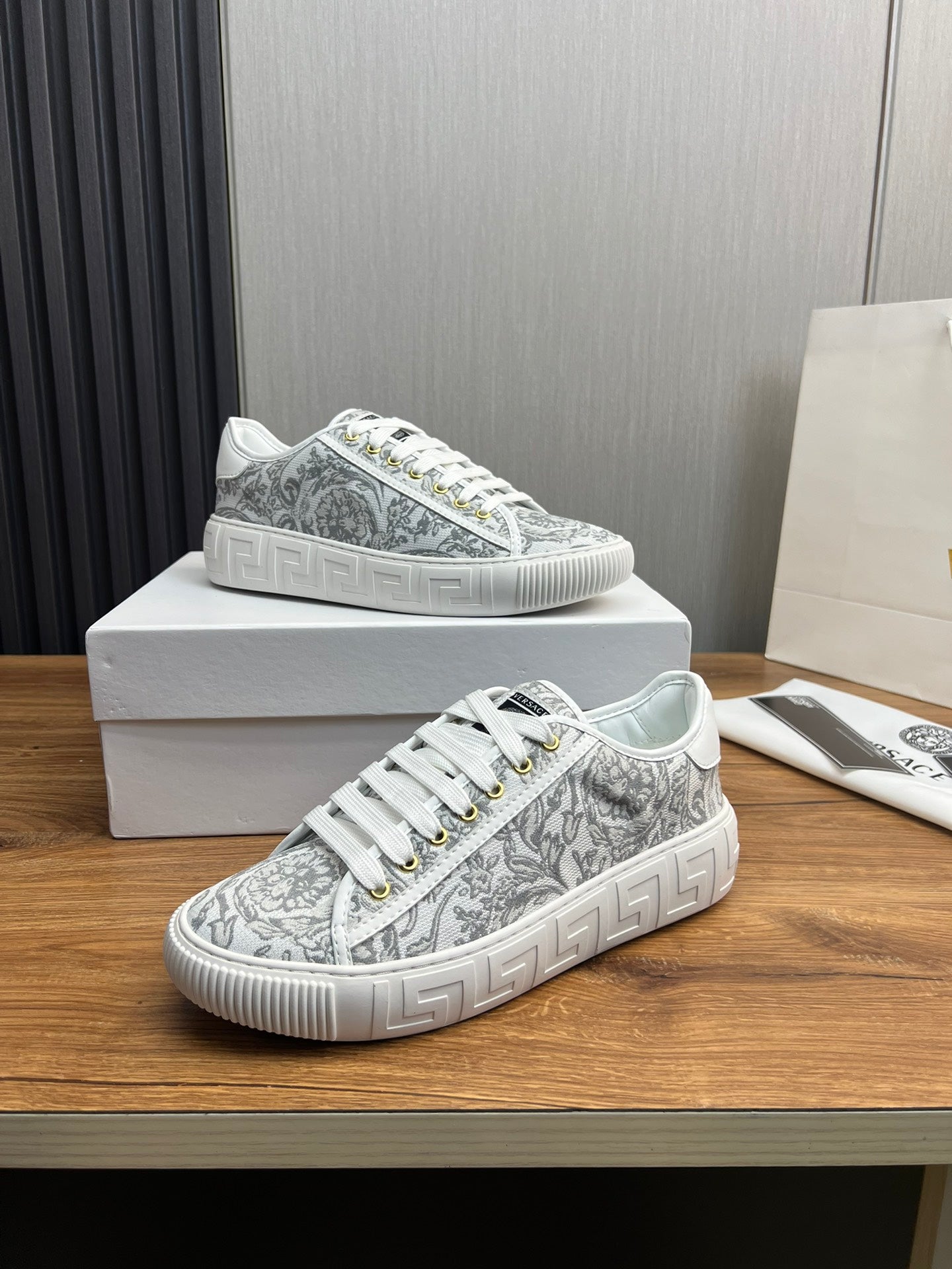 LuxluxHouse Best Quality Shoes Versace