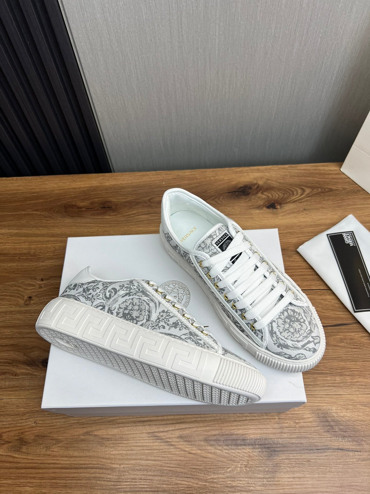 LuxluxHouse Best Quality Shoes Versace